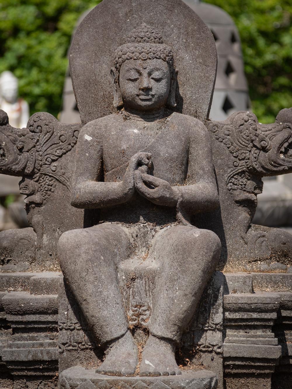 Große alte Lavastein-Buddha-Statue aus Indonesien aus der Mitte des 20. Jahrhunderts im Angebot 4