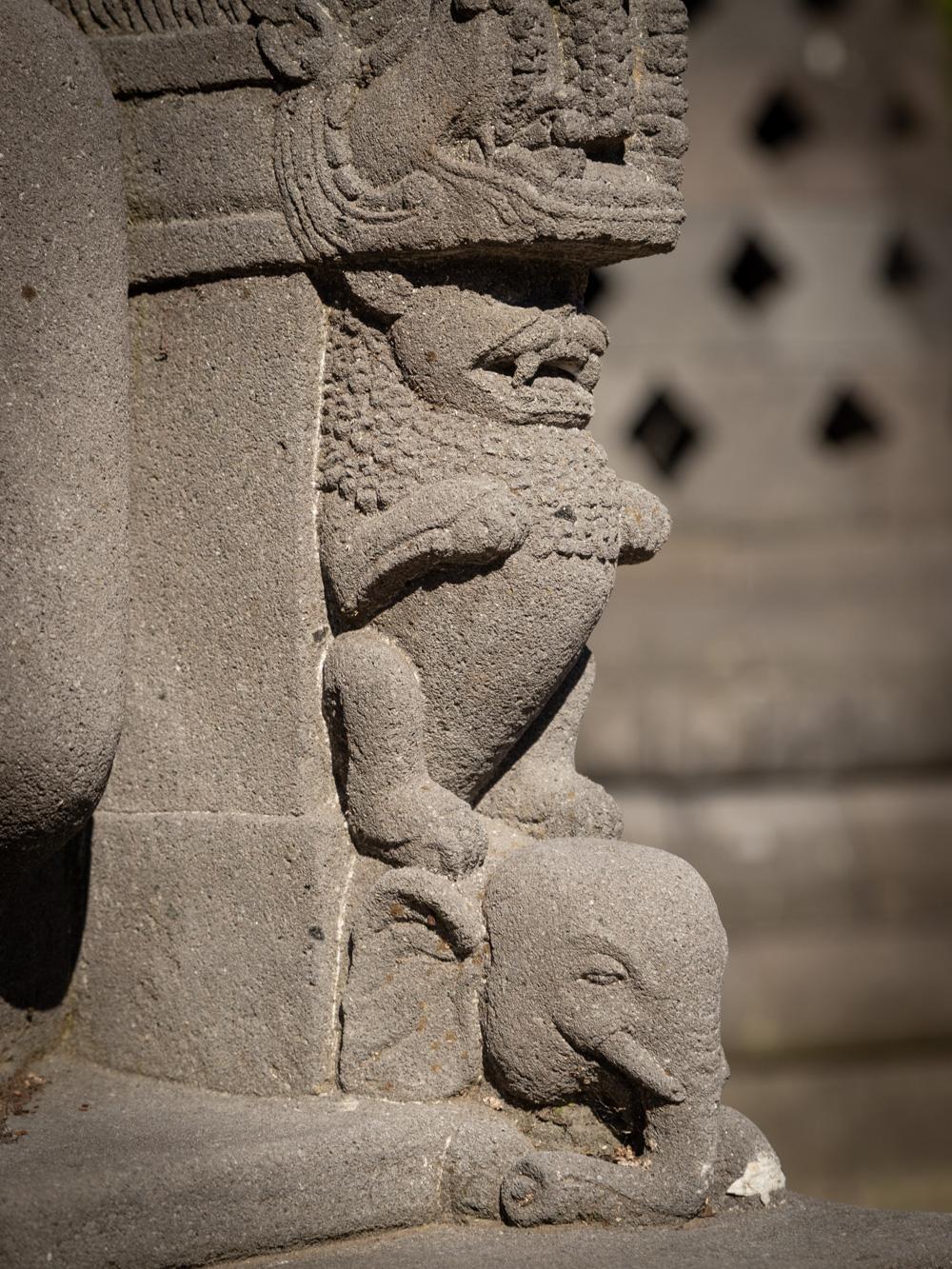 Milieu du 20e siècle Grande statue de Bouddha en lavastone ancienne -  OriginalBuddha en vente 6