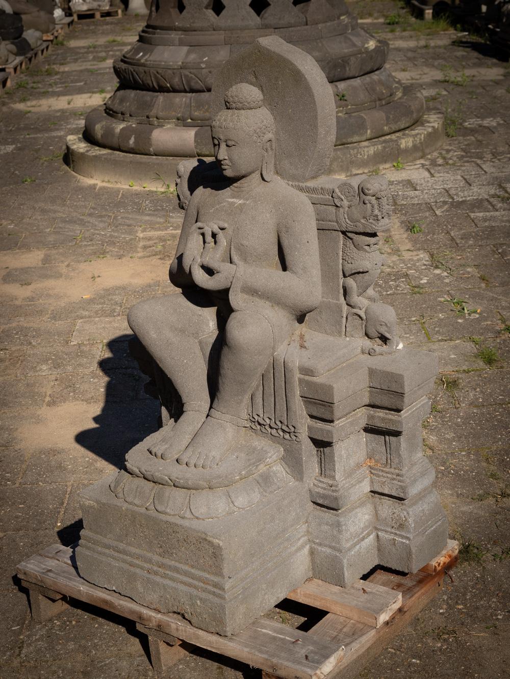 Große alte Buddha-Statue aus Lavastein aus der Mitte des 20. Jahrhunderts –  OriginalBuddha im Angebot 2