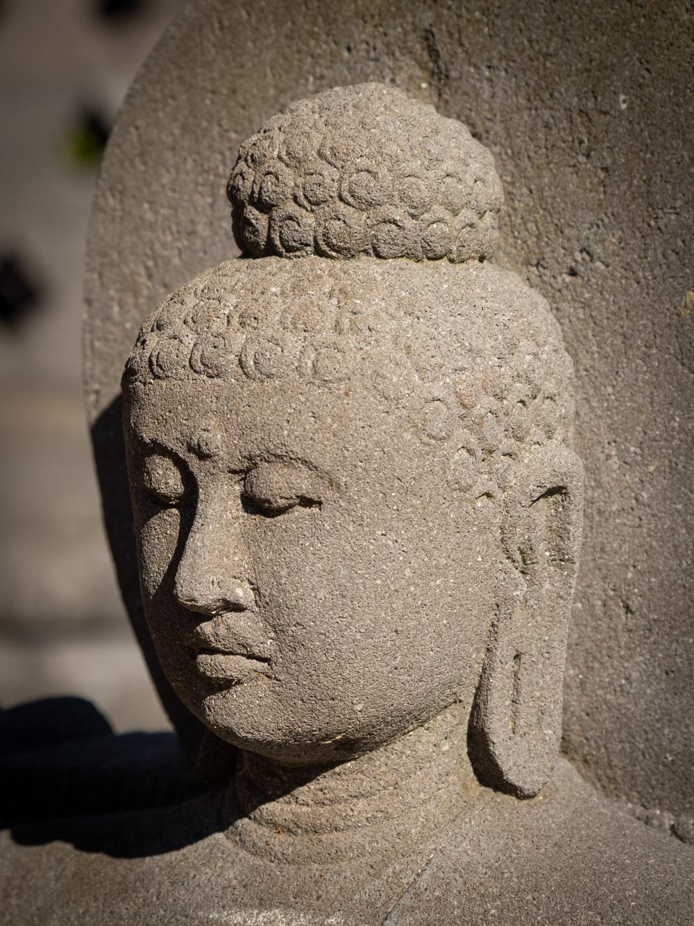 Milieu du 20e siècle Grande statue de Bouddha en lavastone ancienne -  OriginalBuddha en vente 2