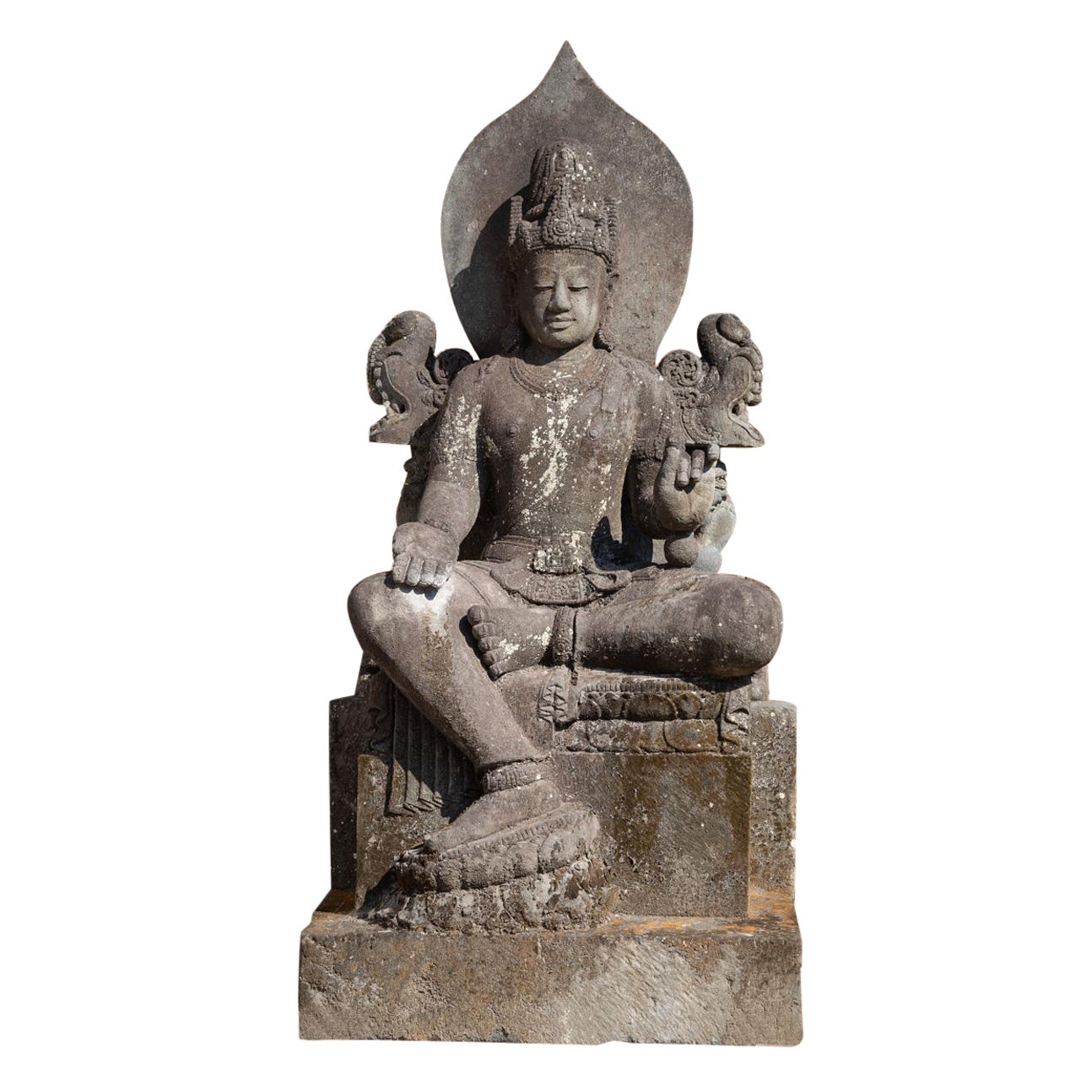 Grande figura antica in pietra lavica di Bodhisattva Avalokiteshvara della metà del XX secolo