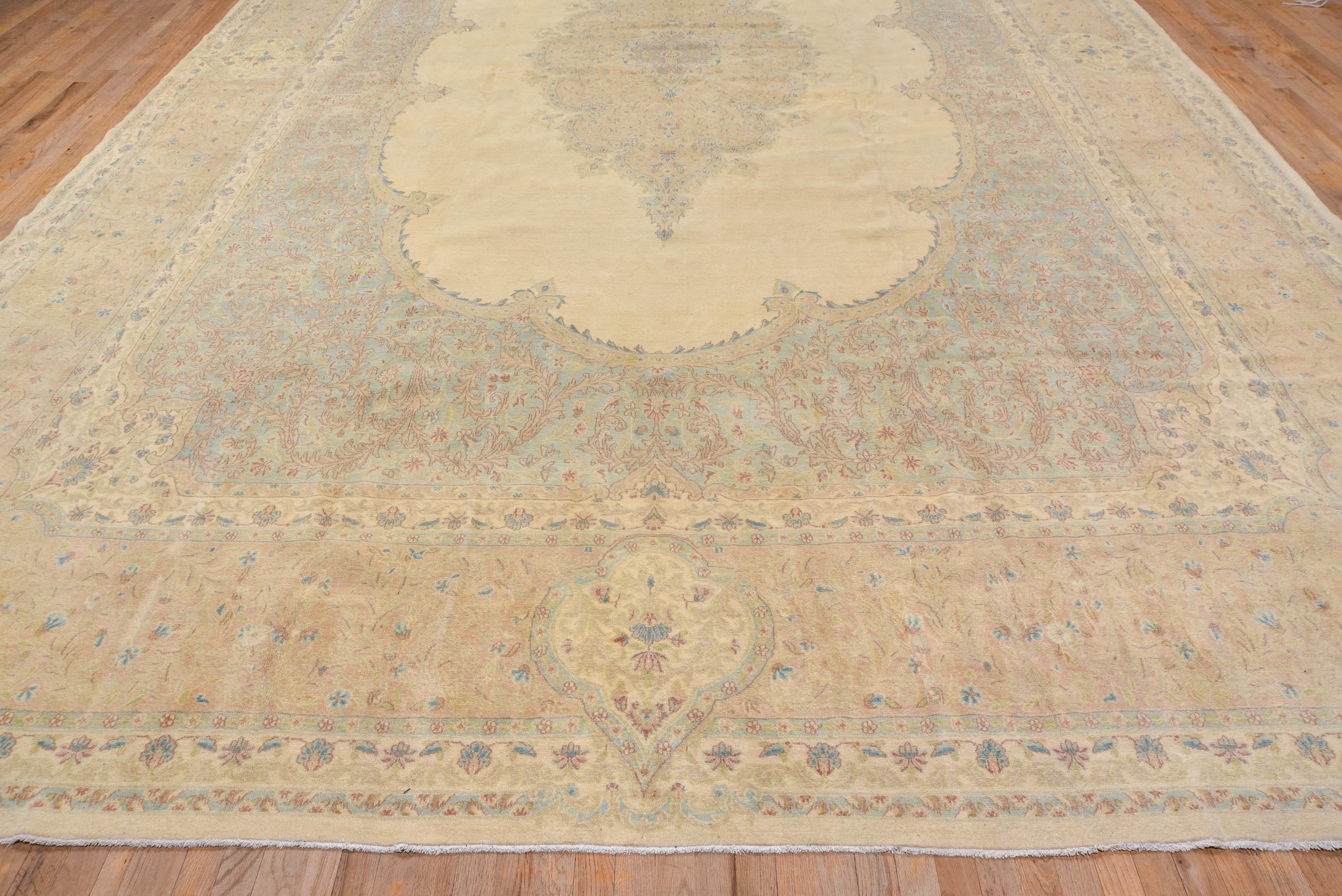 Hand-Knotted Mid-20th Century Large Persian Kerman Carpet, Soft Tones, Center Medallion For Sale