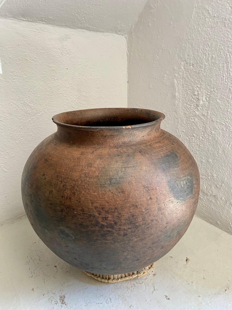 Mid 20th Century Large Water Pot from Mexico For Sale 2