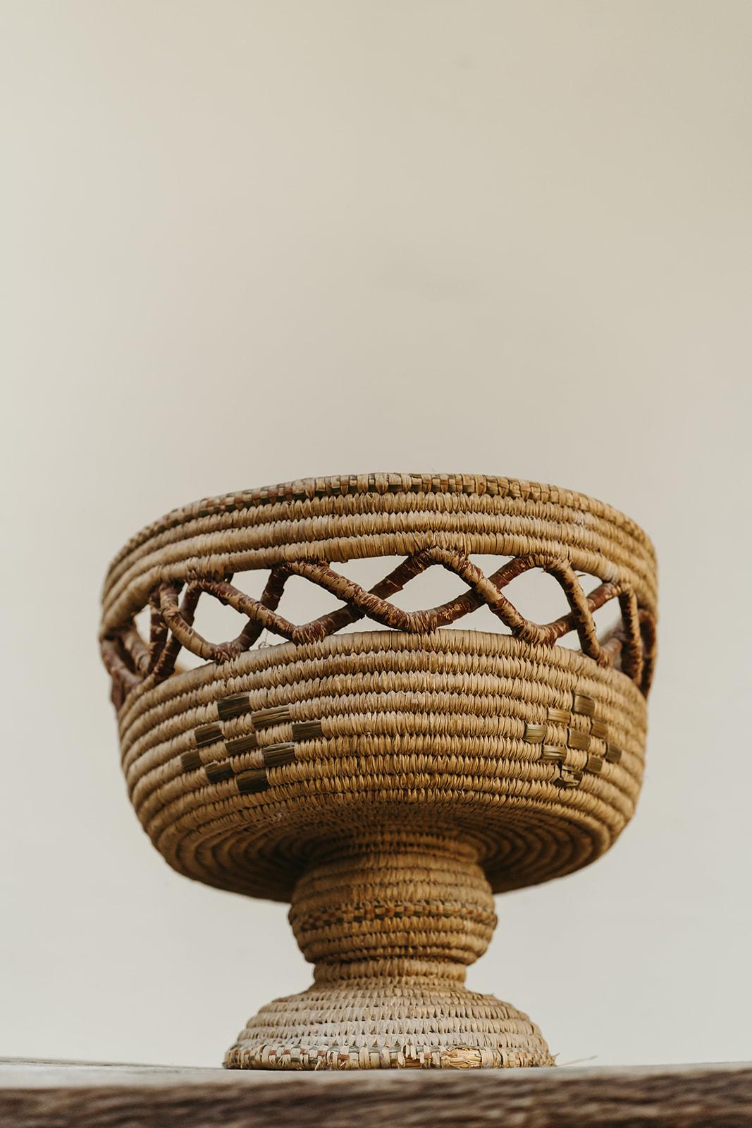 mid 20th century large wicker bowl ... In Good Condition For Sale In Brecht, BE