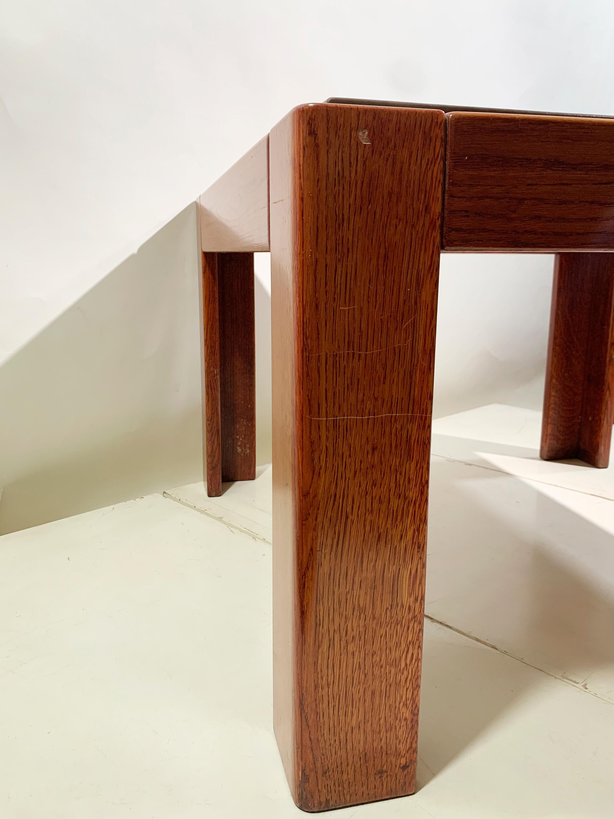 Pelle Tavolino in pelle e legno della metà del XX secolo, CIRCA 1960, Francia in vendita
