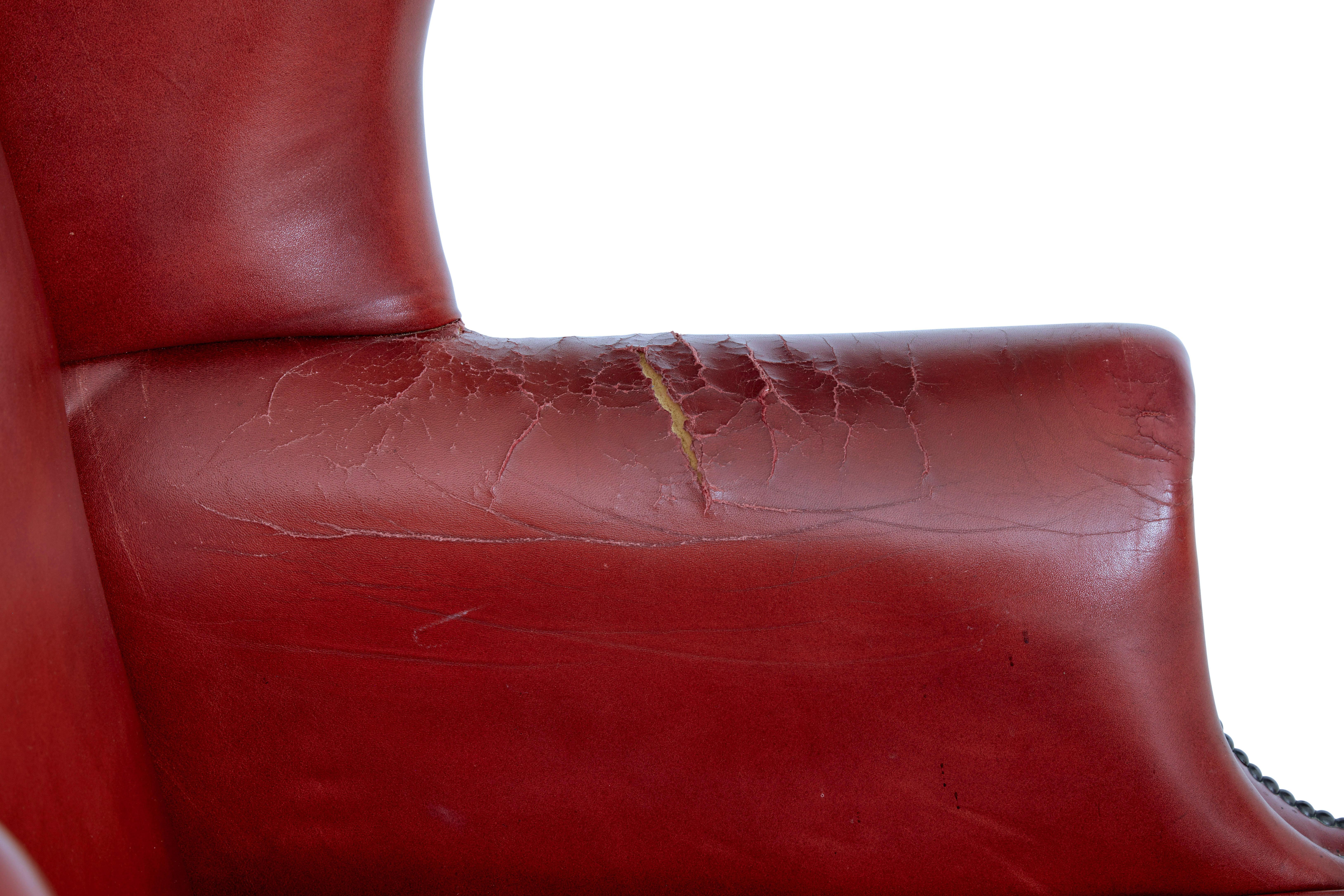 Sillón con respaldo de cuero de mediados del siglo XX en venta 1