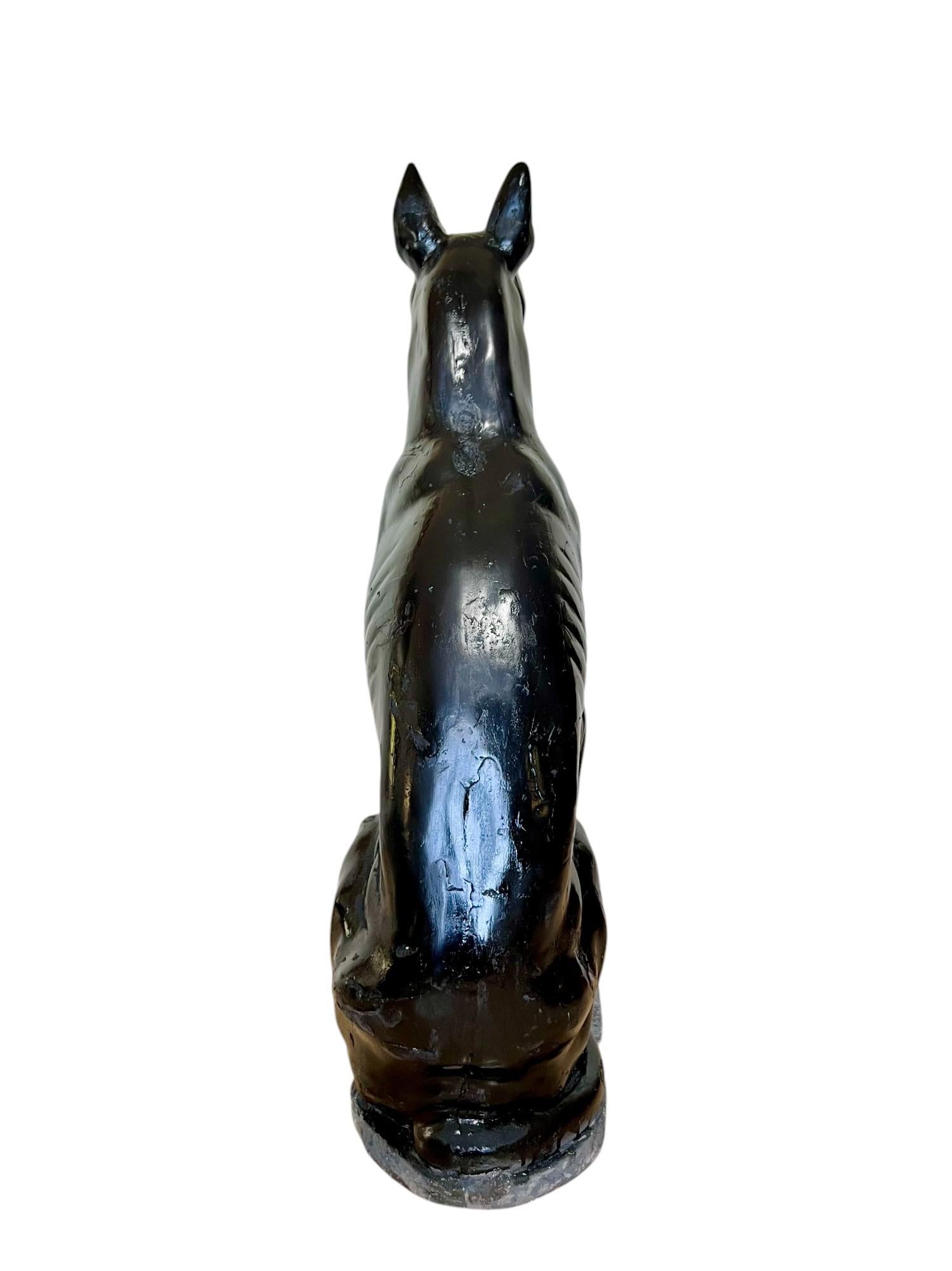 Estatua de perro gran danés de mediados del siglo xx, tamaño natural, en tiza negra Yeso en venta