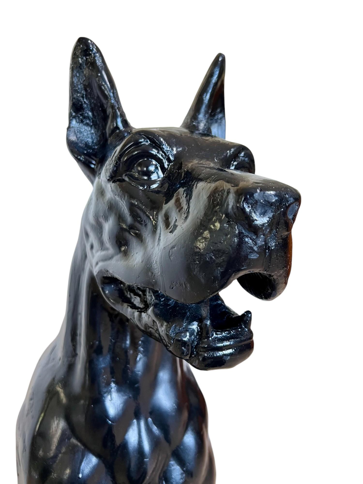 Estatua de perro gran danés de mediados del siglo xx, tamaño natural, en tiza negra en venta 1