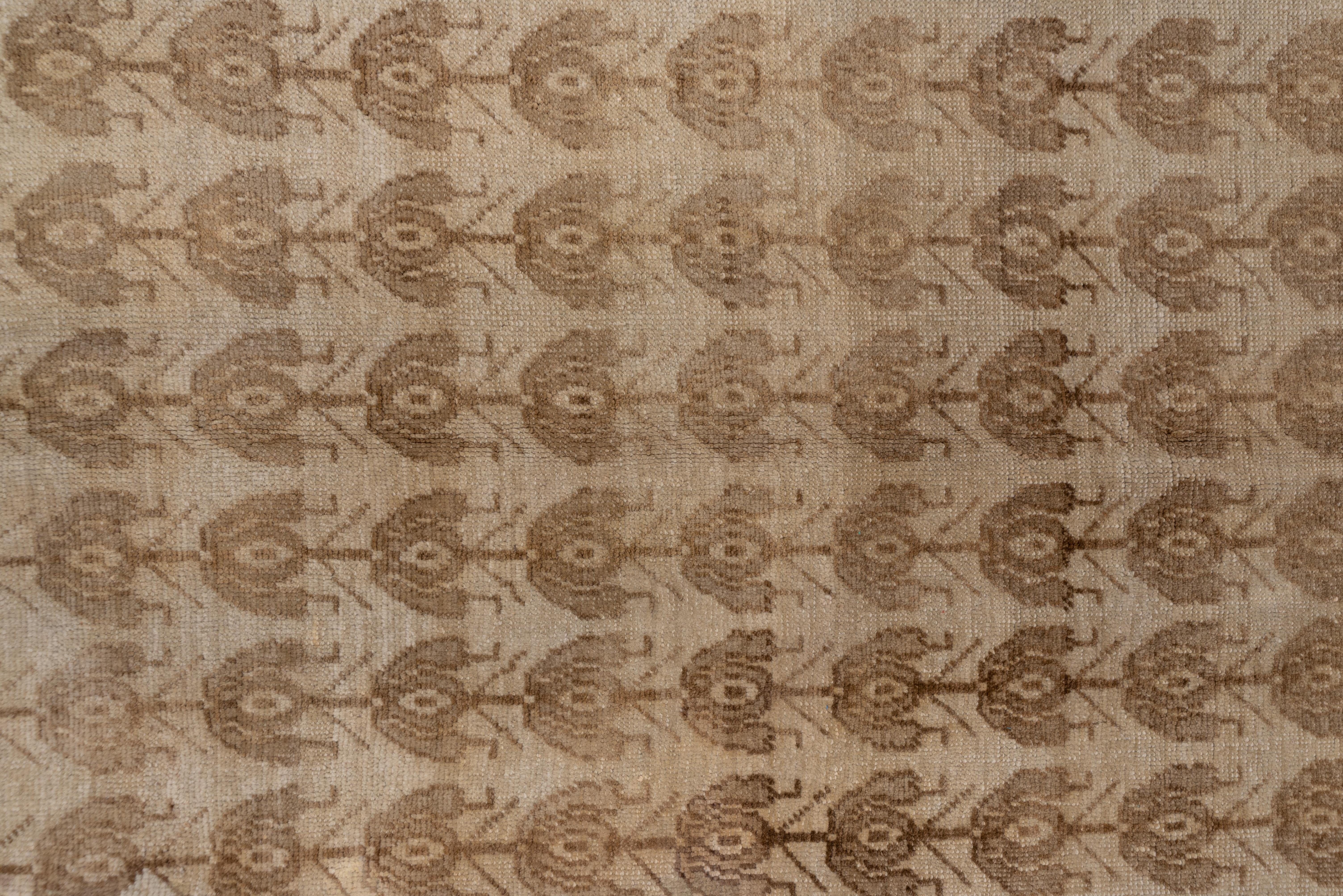 Hand-Knotted Mid-20th Century Light Brown Oushak Gallery Rug with All-Over Field For Sale
