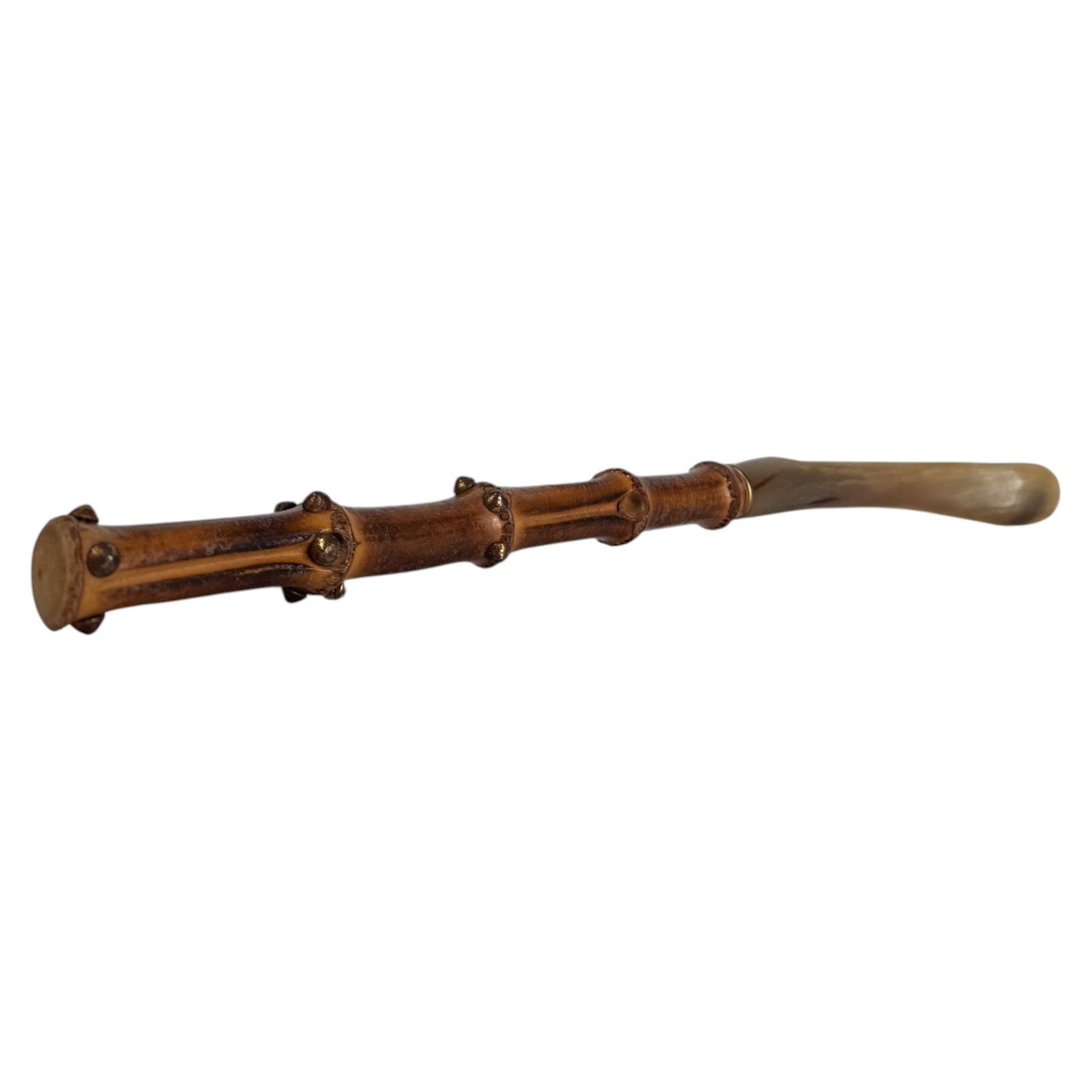 Metà del XX secolo Calzascarpe con manico lungo in vera canna di bambù e Horn, Italia anni '50