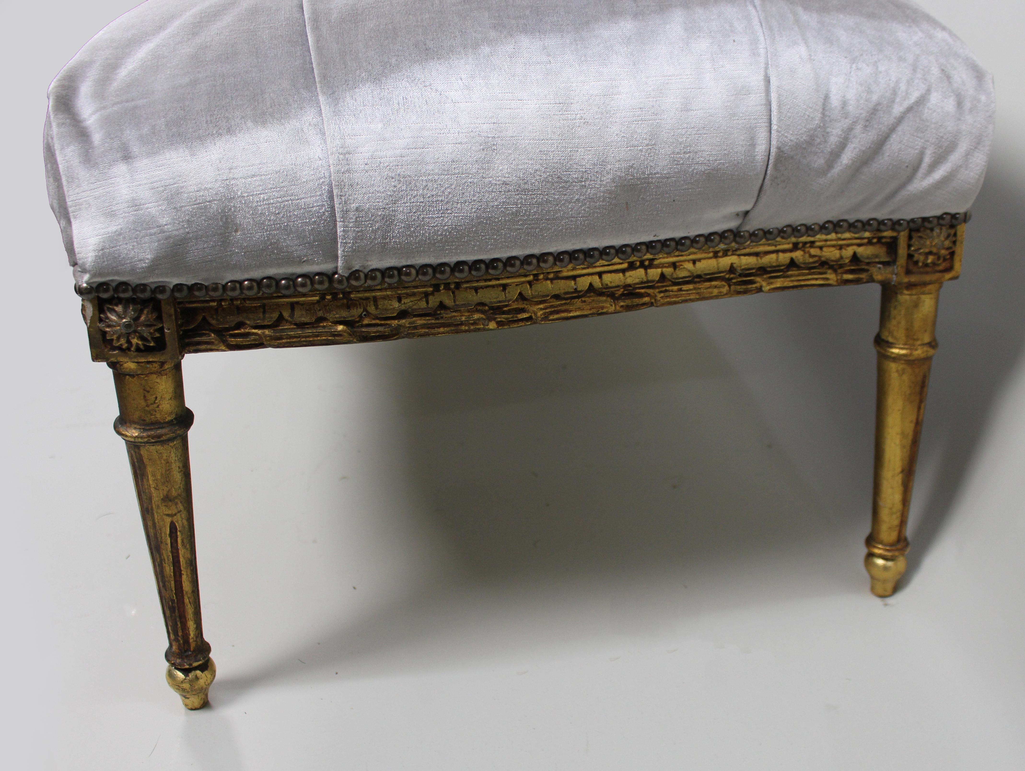 Mitte des 20. Jahrhunderts Louis XVI Stil Giltwood Fenstersitz im Angebot 5