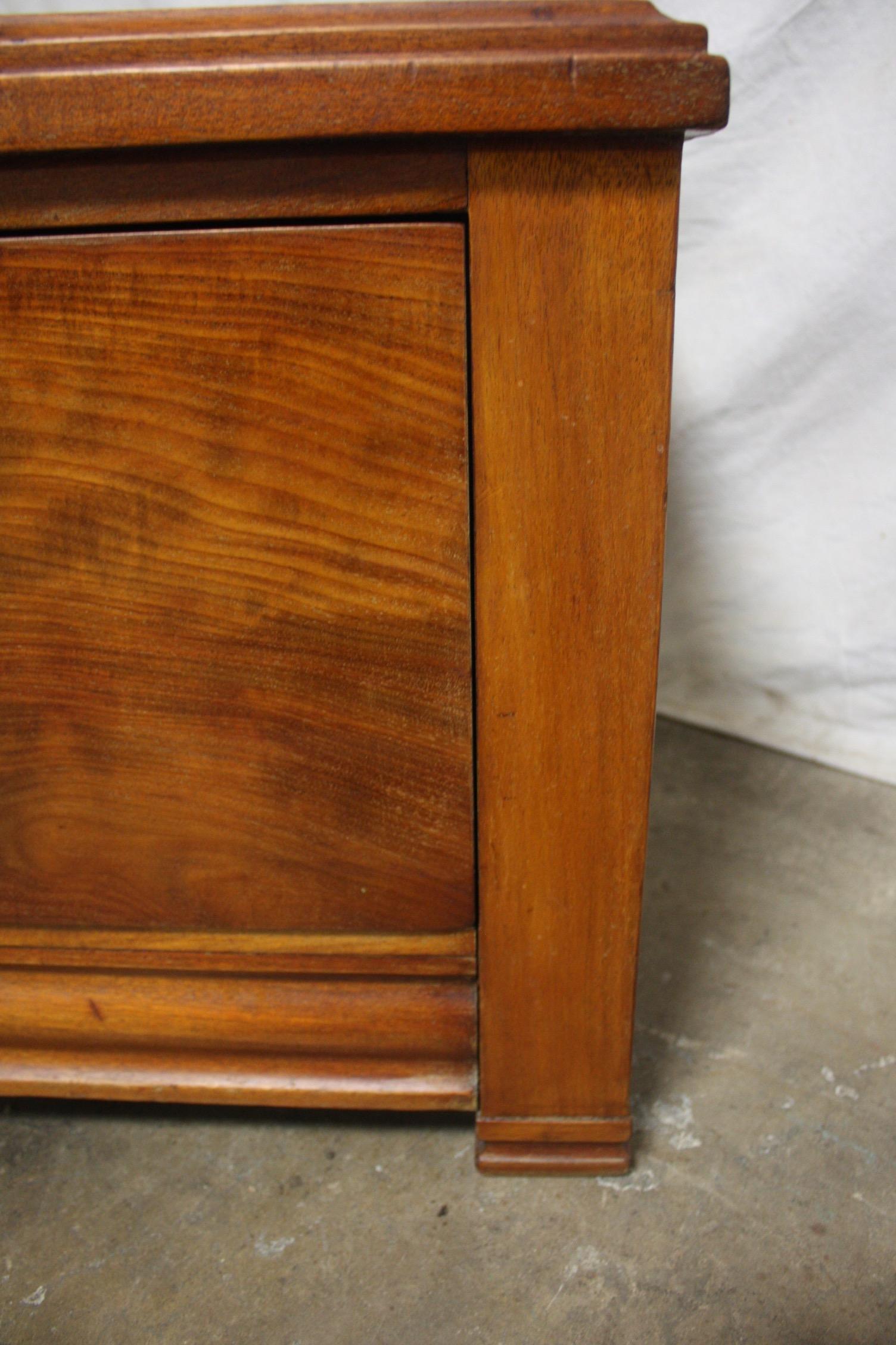 Mid-20th Century Low Table Cabinet For Sale 6