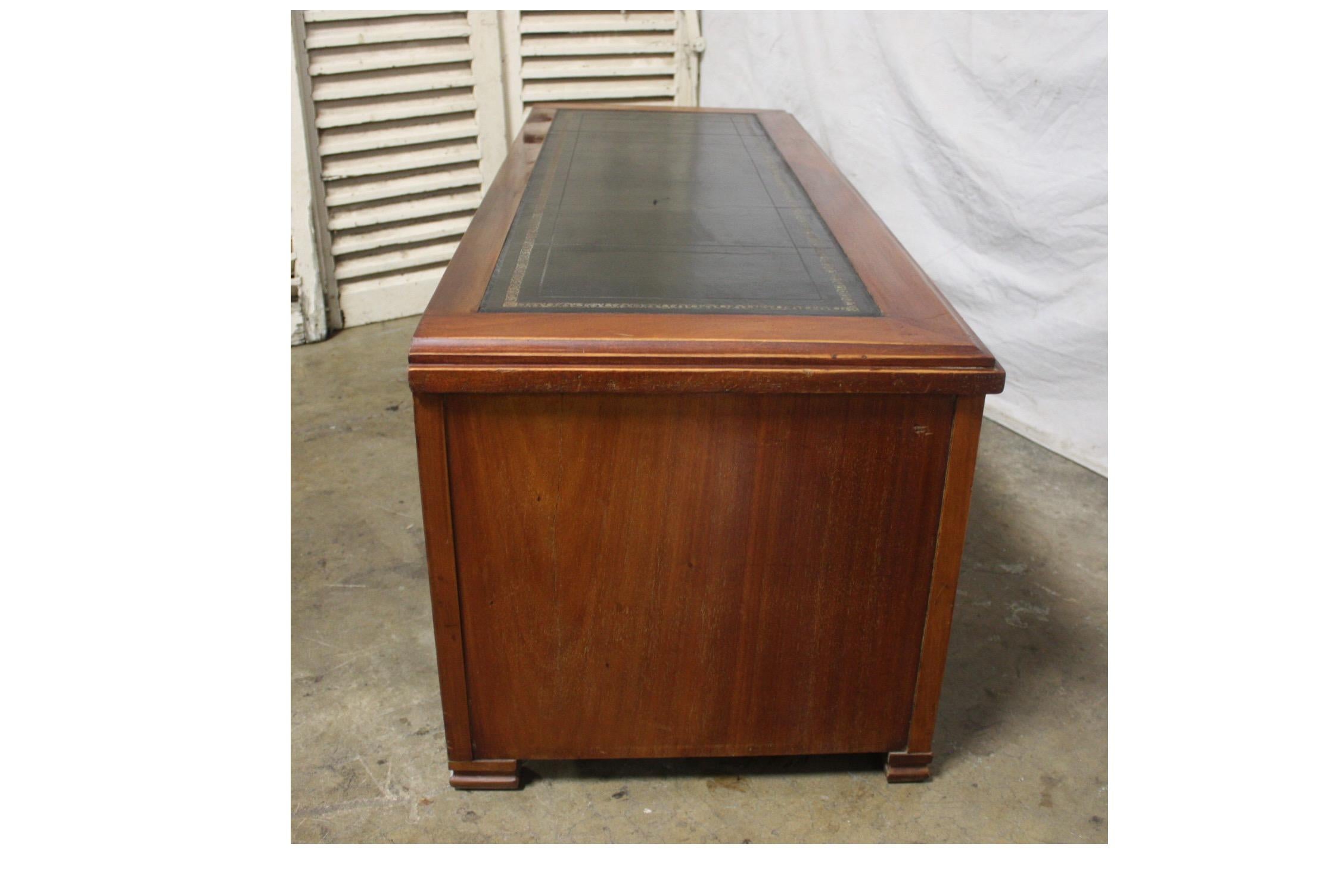 Mid-20th Century Low Table Cabinet For Sale 1