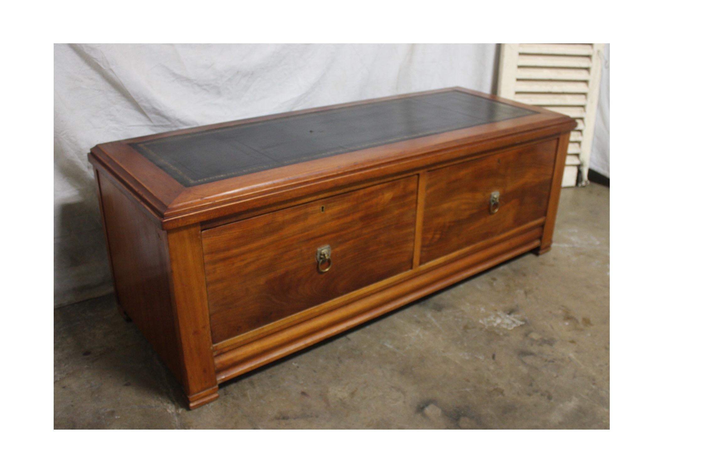 Mid-20th Century Low Table Cabinet For Sale 2