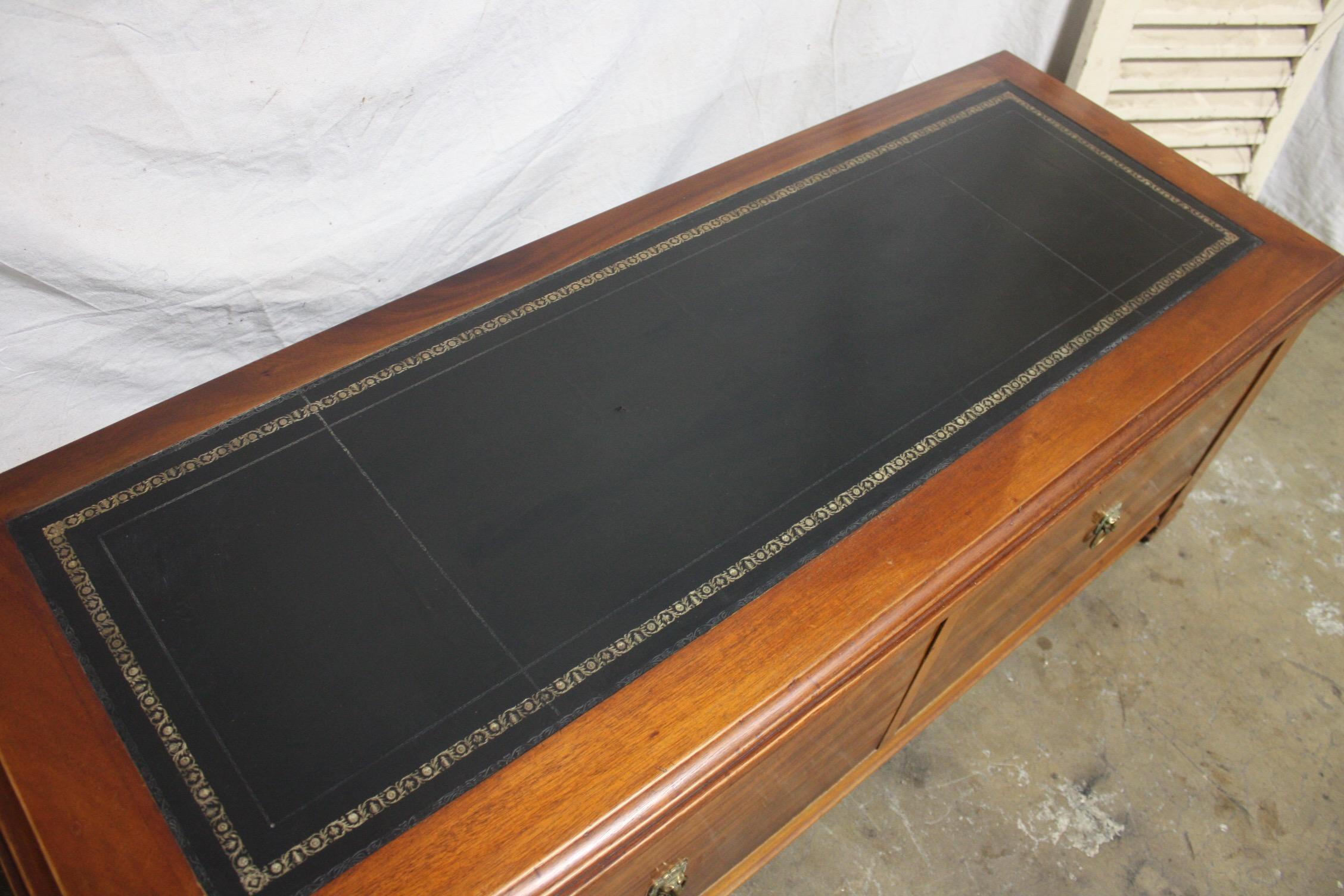 Mid-20th Century Low Table Cabinet For Sale 3