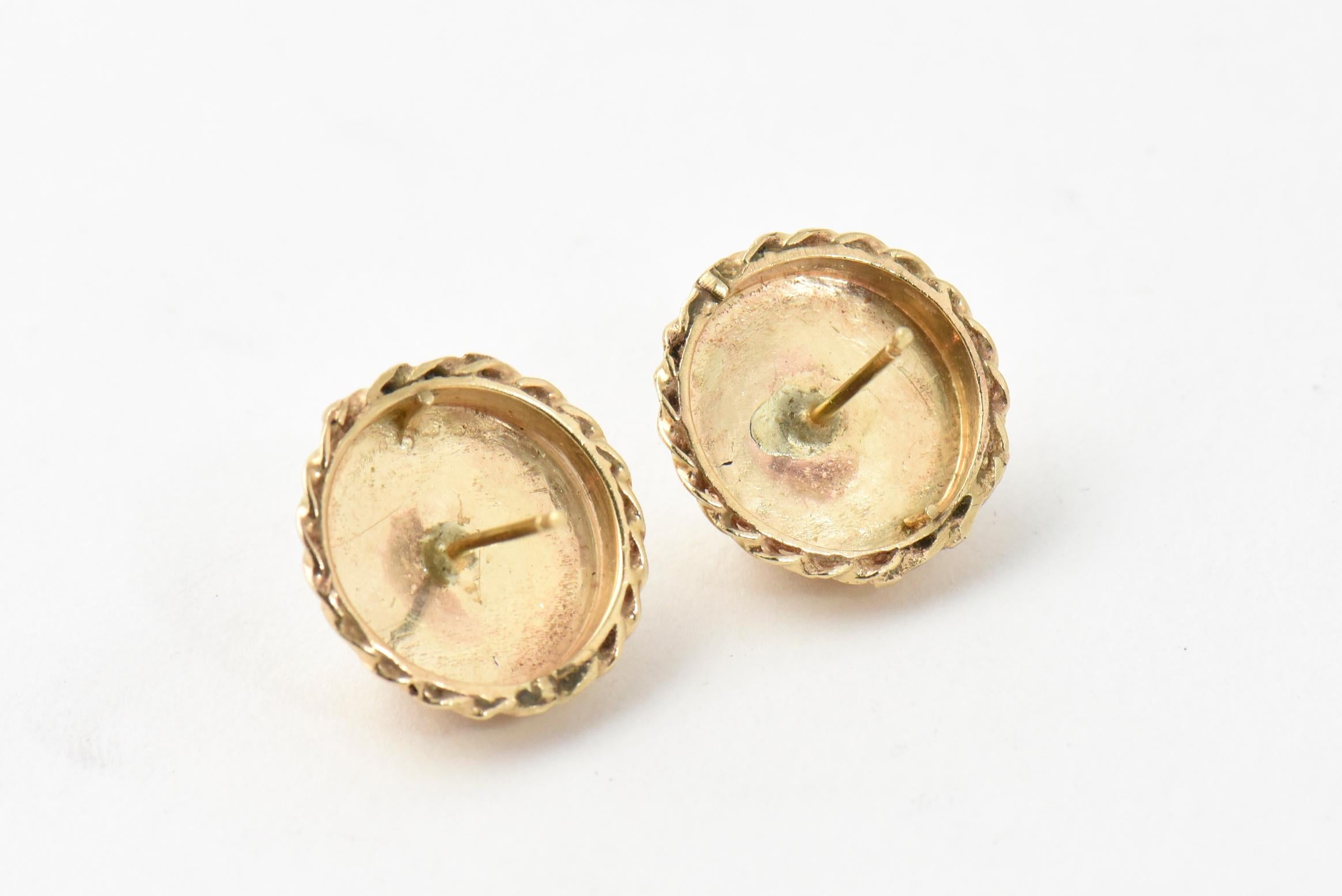 Cabochon Mid-20th Century Mabe Pearl Yellow Gold Earrings
