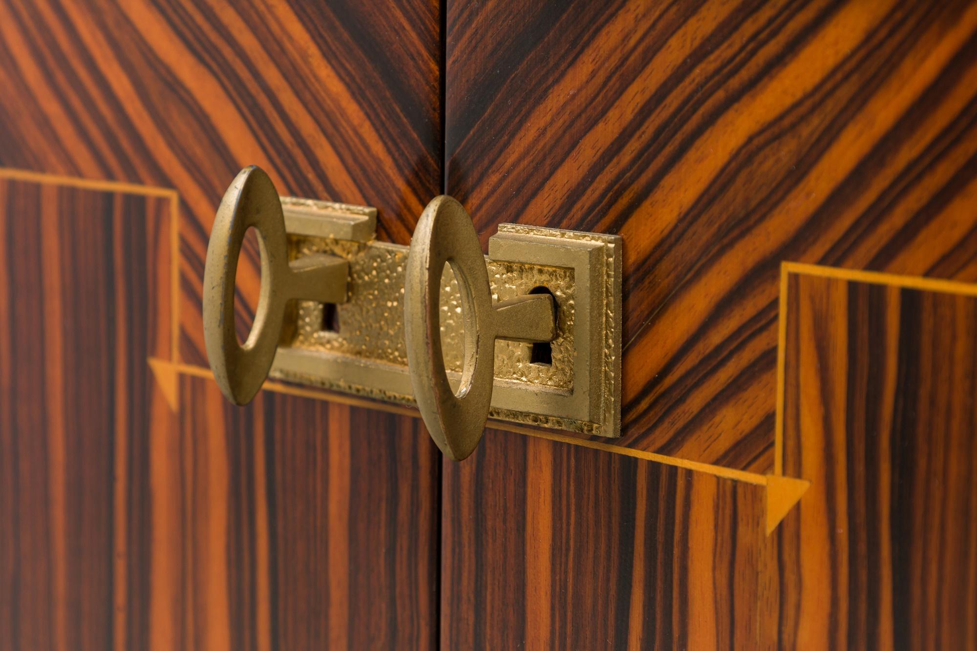 Mid 20th Century Macassar Ebony Wood Art Deco Style Vitrine Cabinet For Sale 3