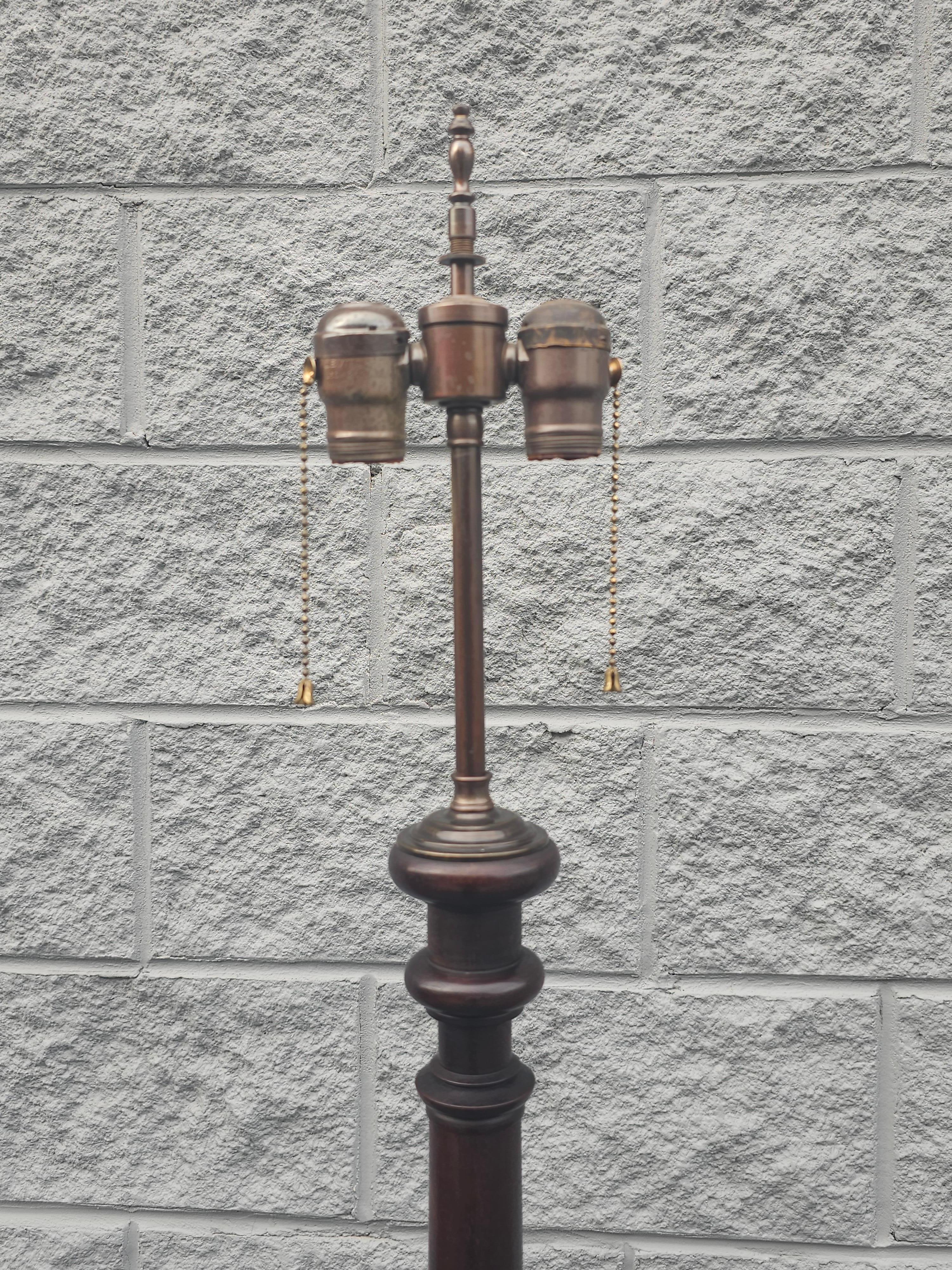 Mid-20th Century Mahogany and Brass Inset Dual Lights Floor Lamp In Good Condition For Sale In Germantown, MD
