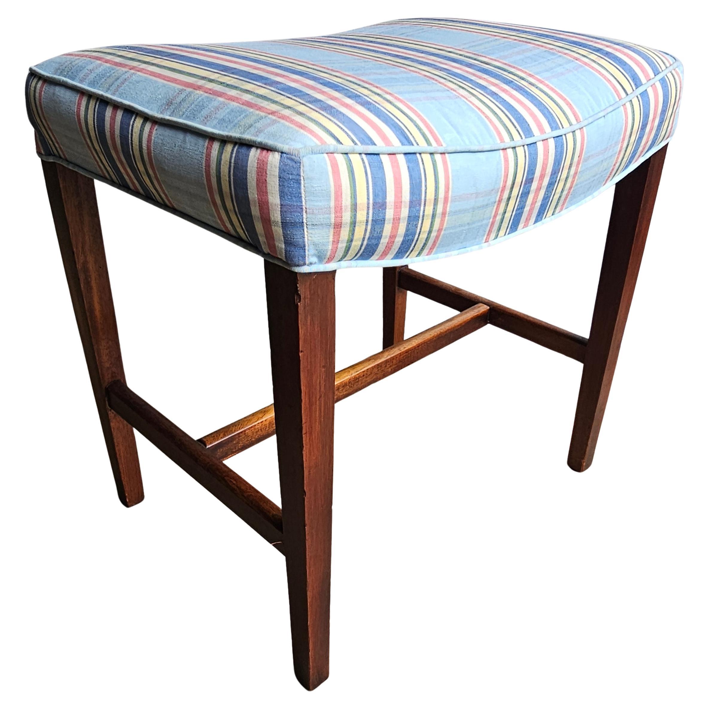 Tabouret de vanité en acajou et tapissé du milieu du 20e siècle