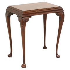 Table d'appoint Queen Anne du milieu du 20e siècle en acajou avec dessus en bois de burlwood