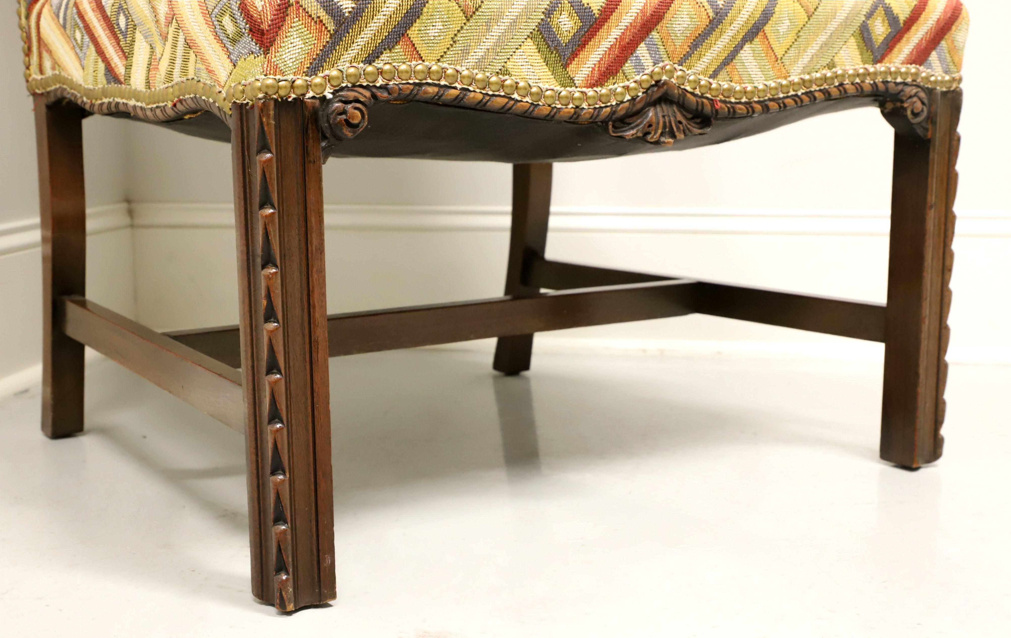 Chippendale-Sessel aus Mahagoni von Martha Washington aus der Mitte des 20. Jahrhunderts im Angebot 3