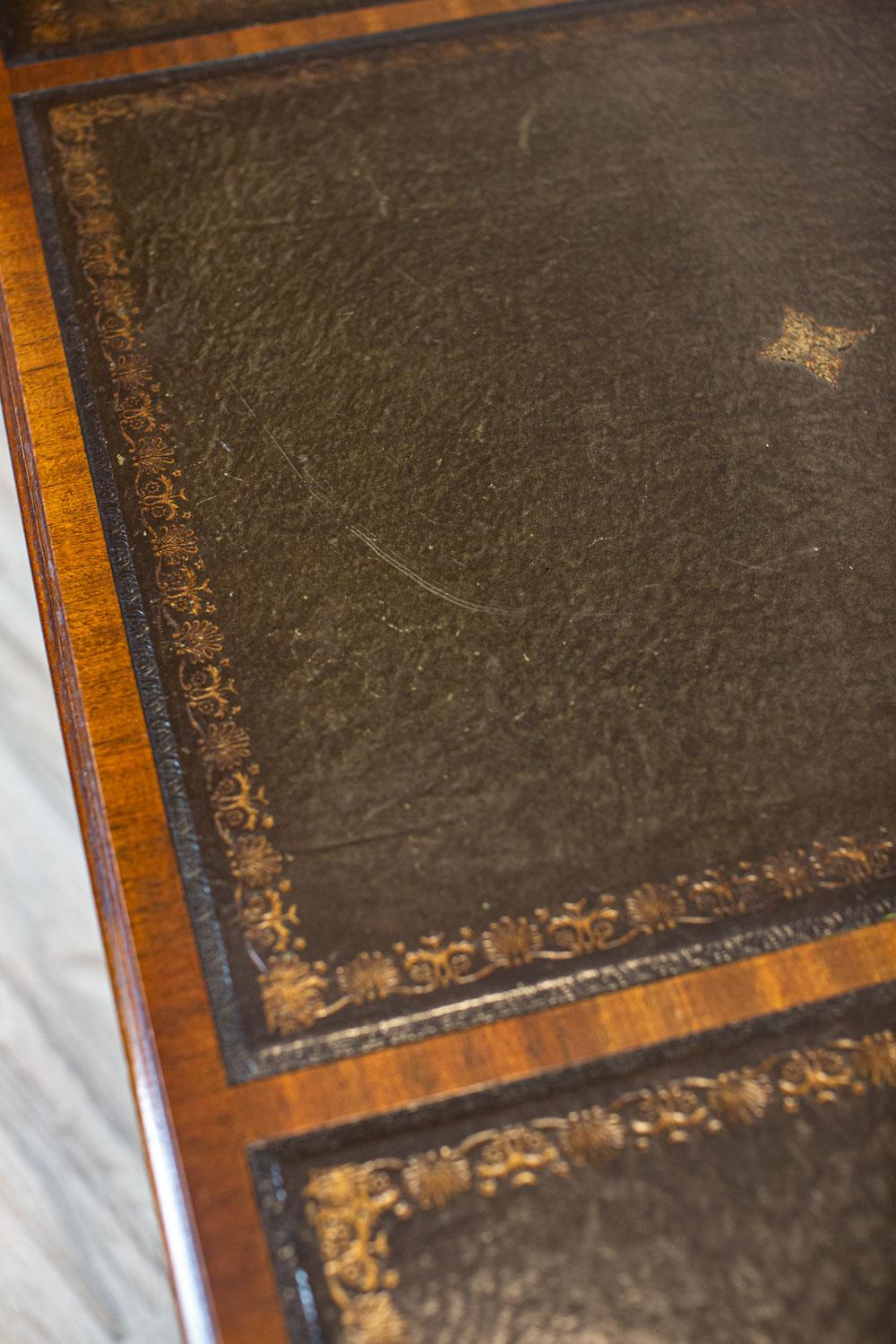 Mid-20th Century Mahogany Desk in the English Style 4