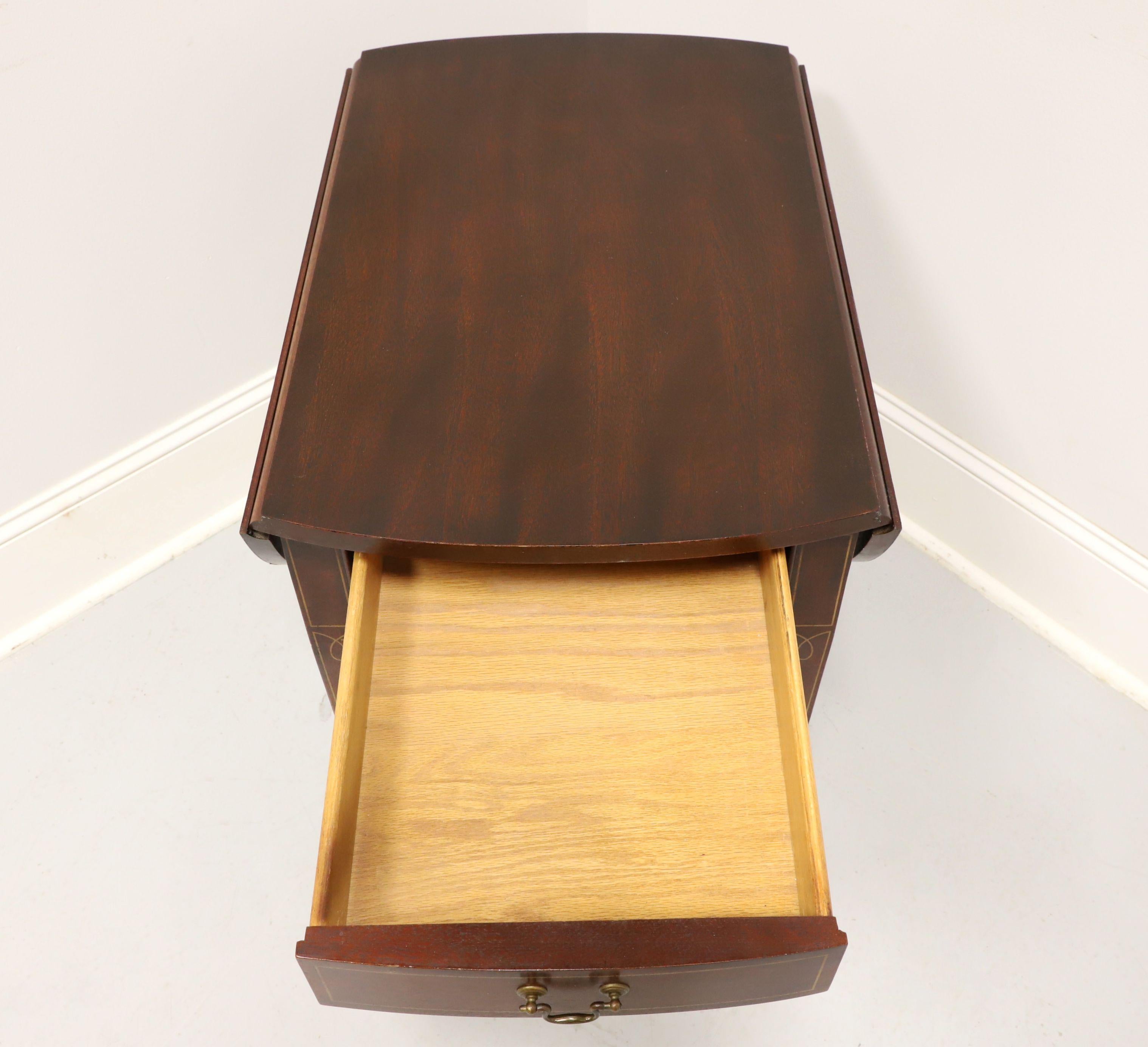 Mid 20th Century Mahogany Hepplewhite Drop-Leaf Pembroke Table For Sale 5