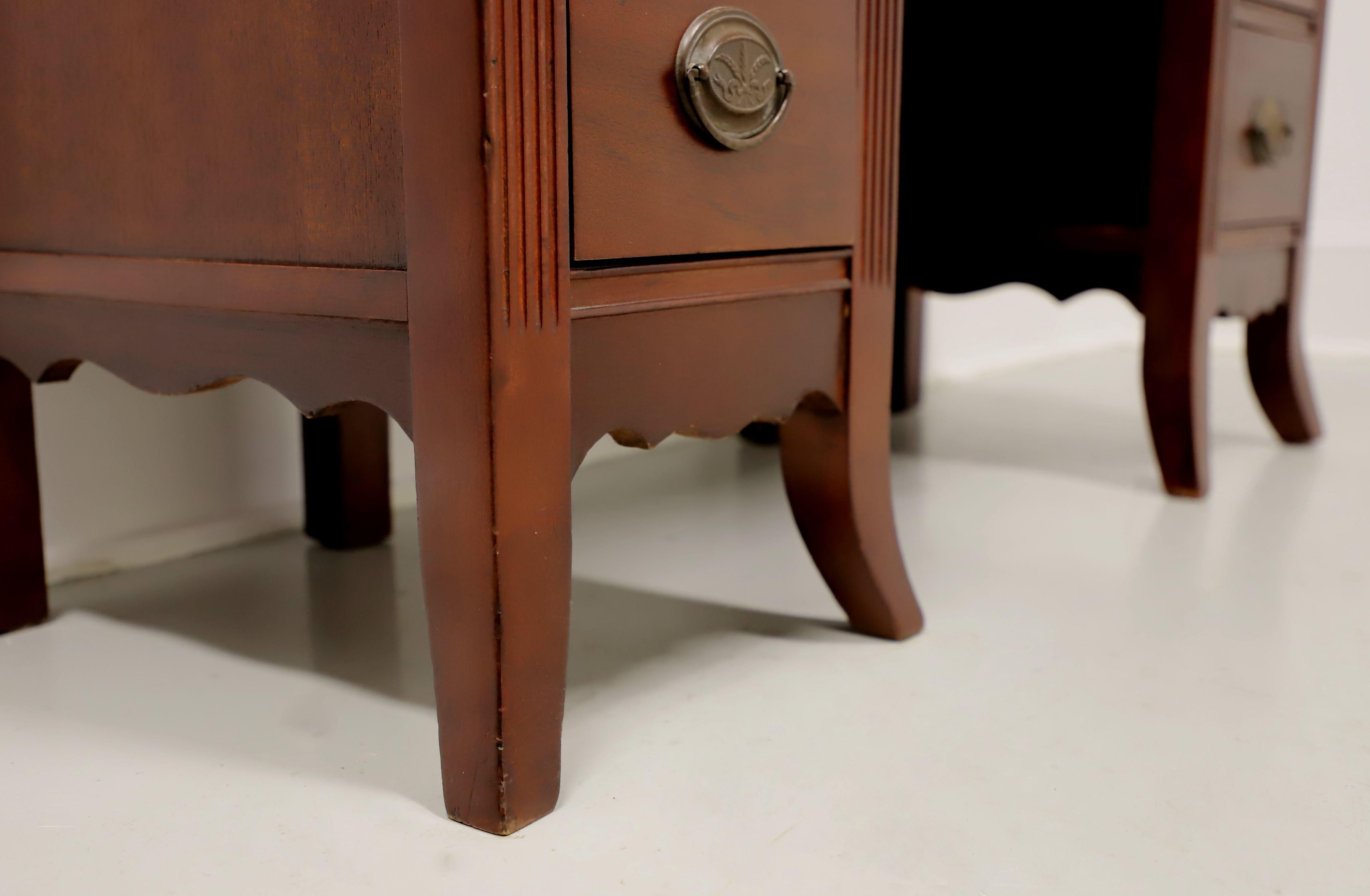 Mid 20th Century Mahogany Hepplewhite Vanity with Cheval Mirror and Side Chair For Sale 3