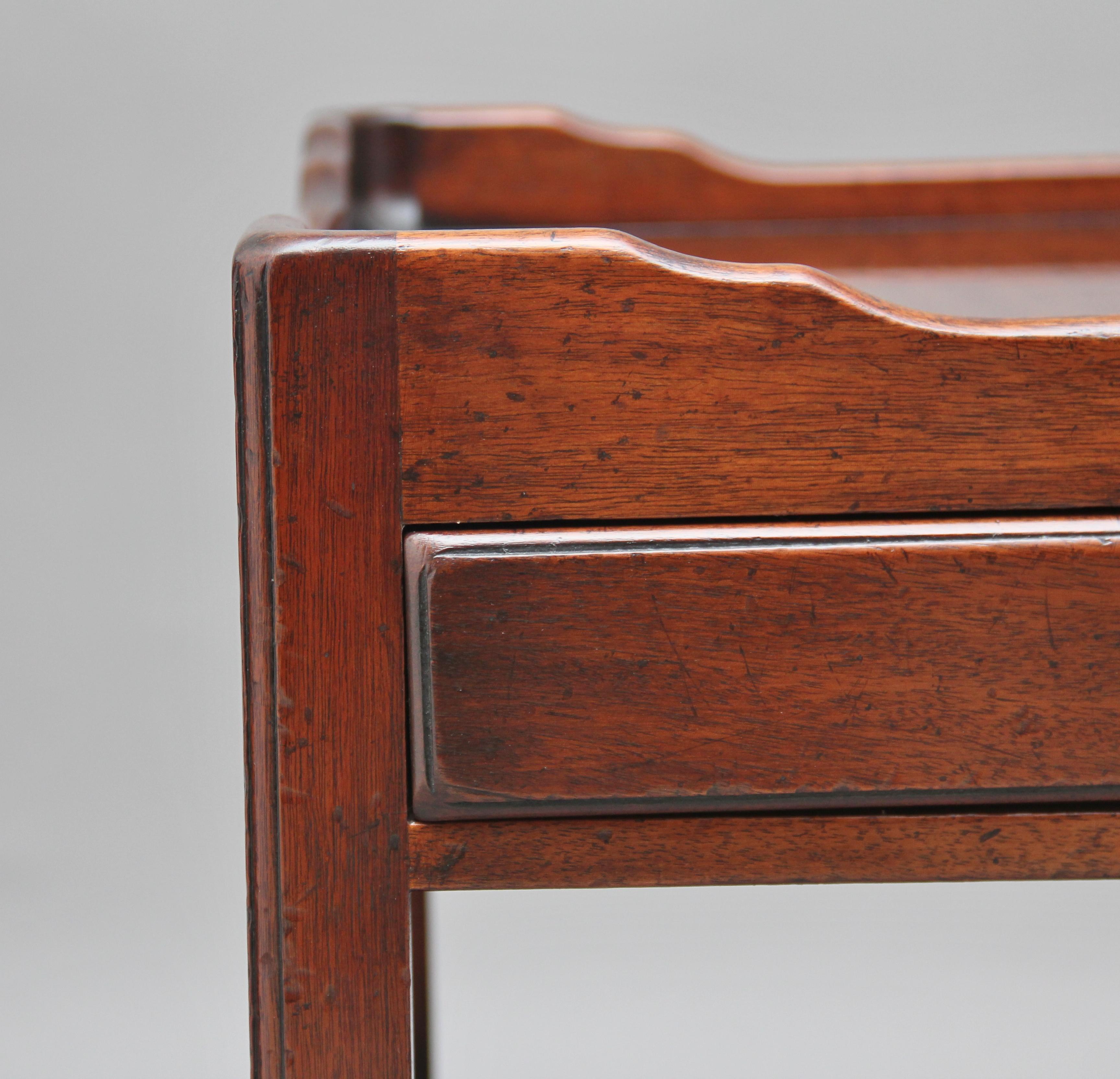 Mid-20th Century Mahogany Occasional Table In Good Condition In Martlesham, GB