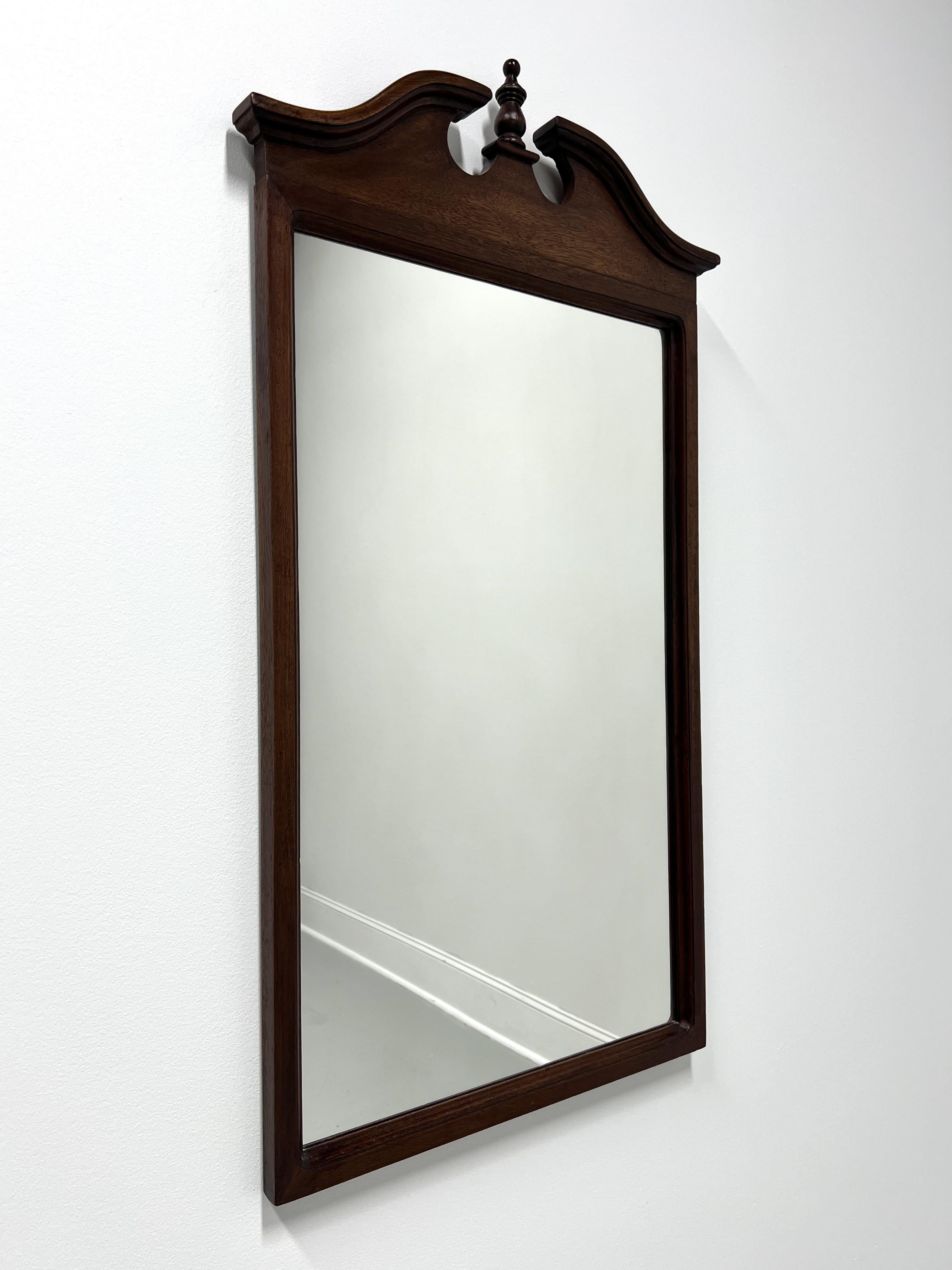 Mid 20th Century Mahogany Traditional Federal Wall Mirror For Sale 4