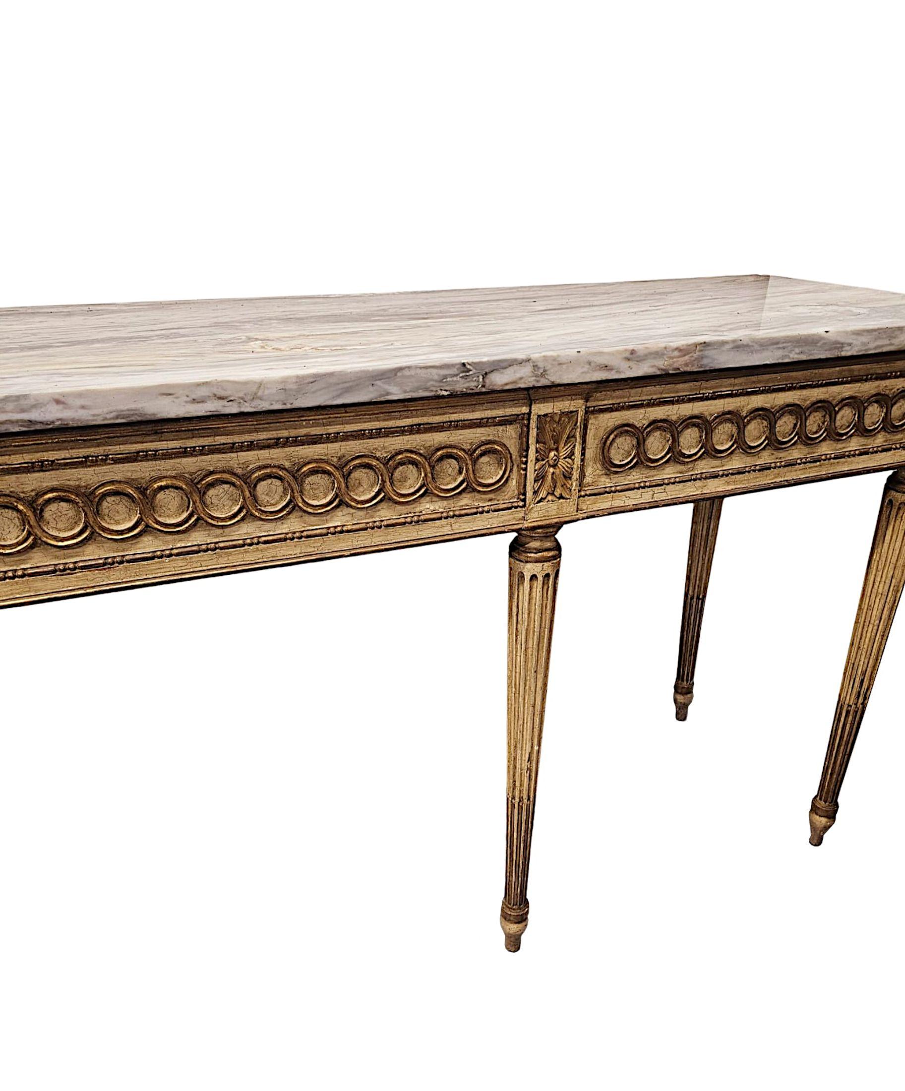Table console peinte et dorée à plateau de marbre, milieu du 20e siècle Bon état - En vente à Dublin, IE