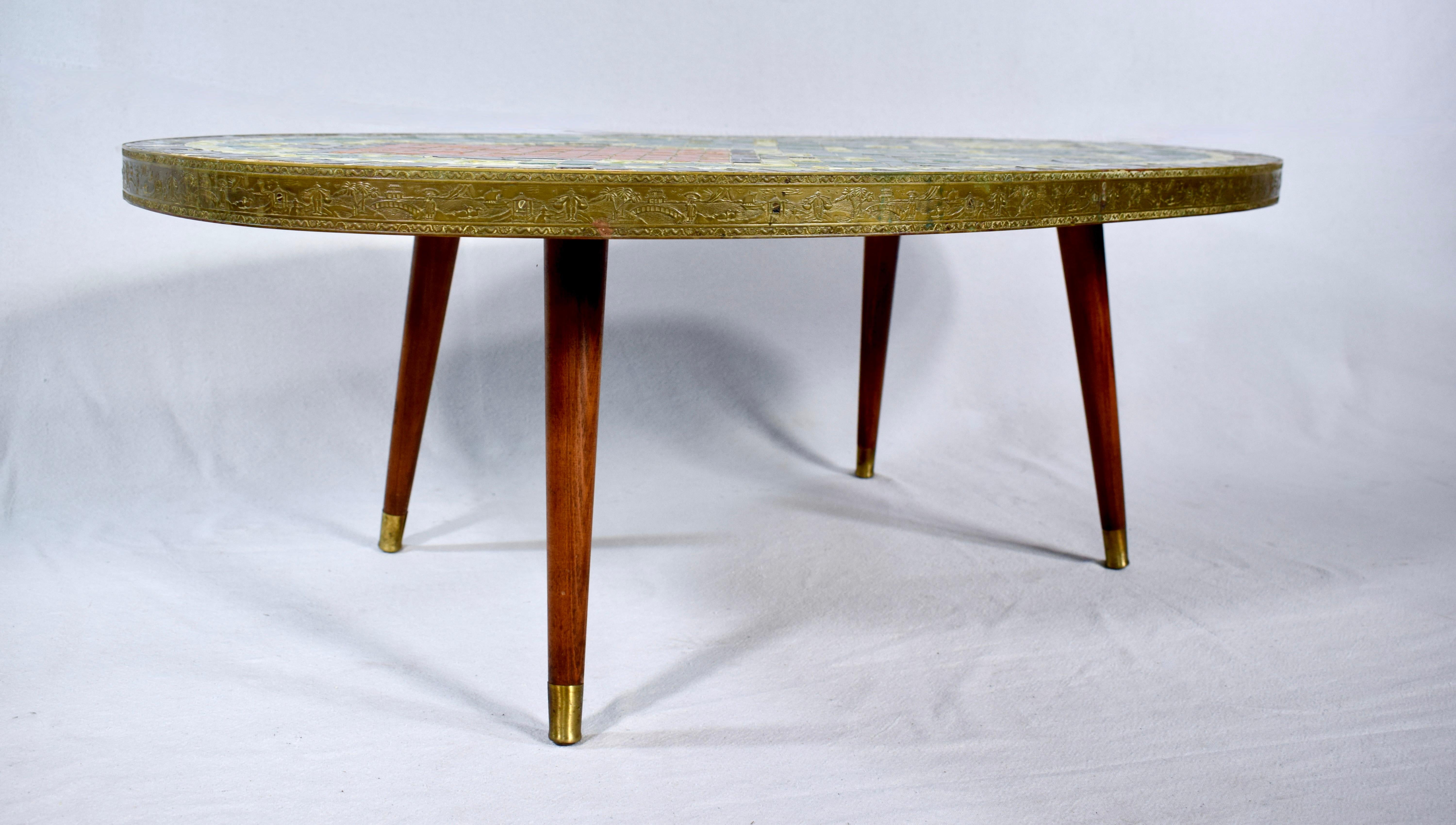 Table Boomerang en mosaïque de style Martz du milieu du 20e siècle en vente 4