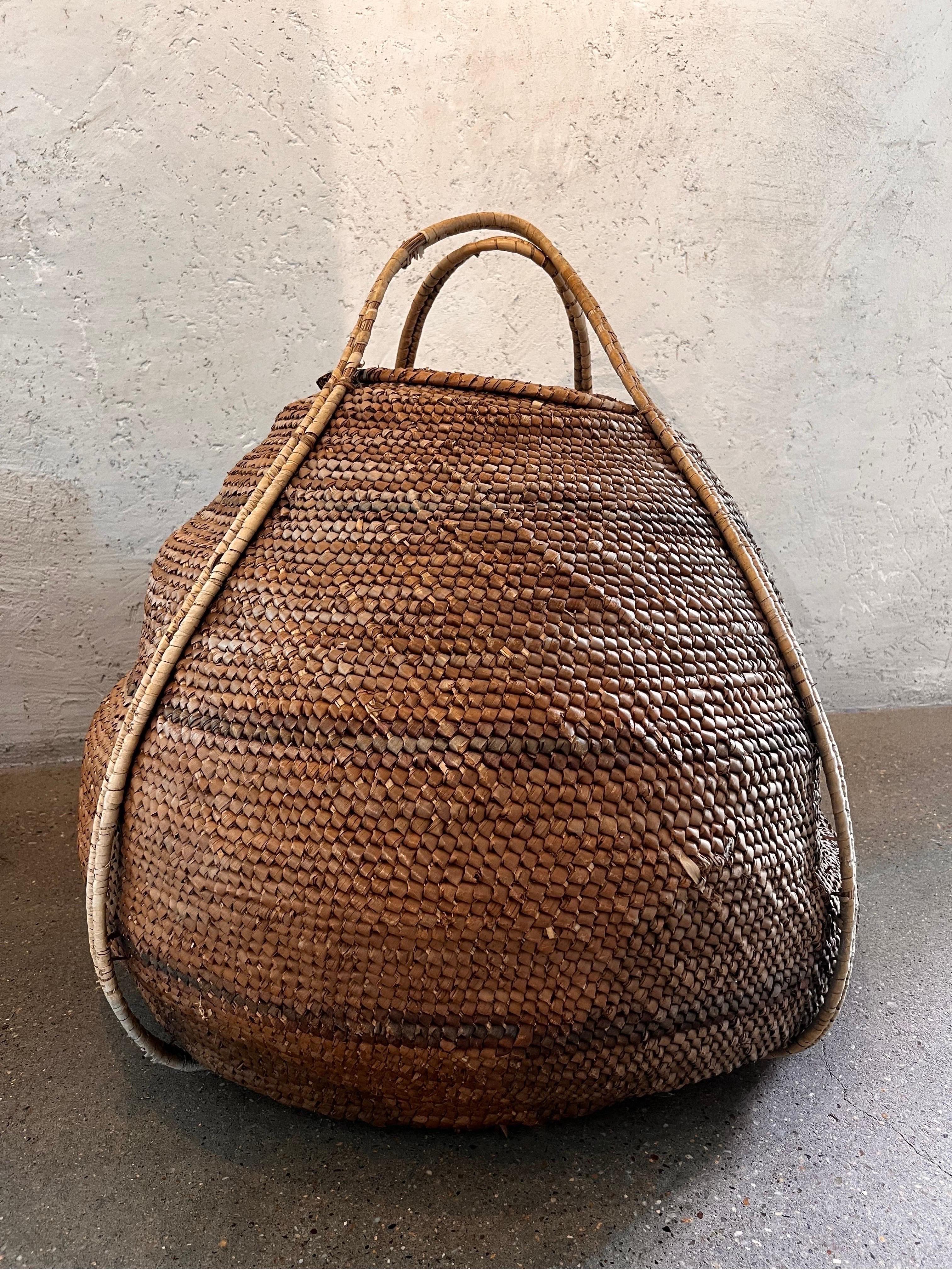 Mid-20th Century Massive Hand-Woven Lidded American Basket-Continuous Handles For Sale 3