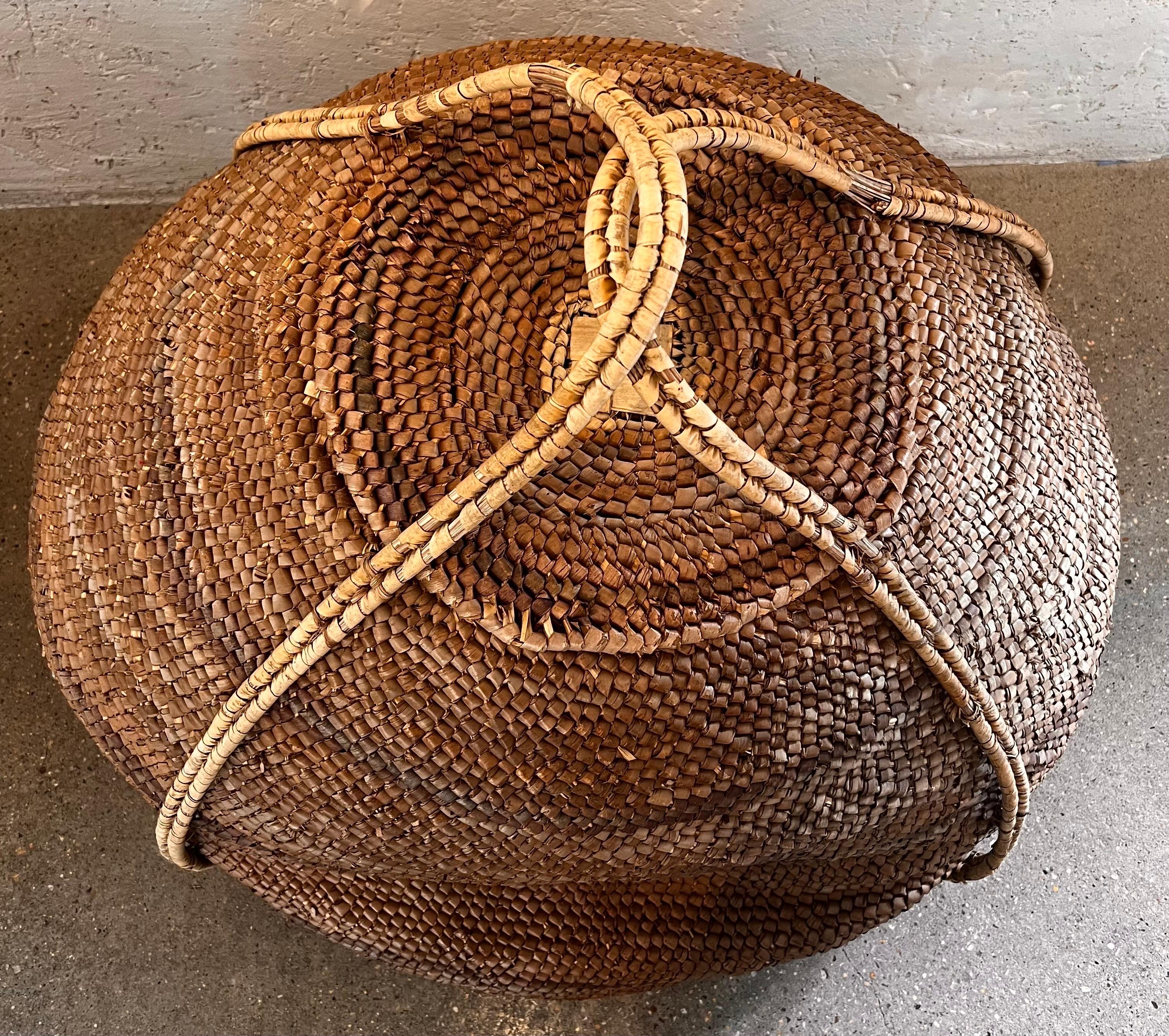 Mid-20th Century Massive Hand-Woven Lidded American Basket-Continuous Handles For Sale 4