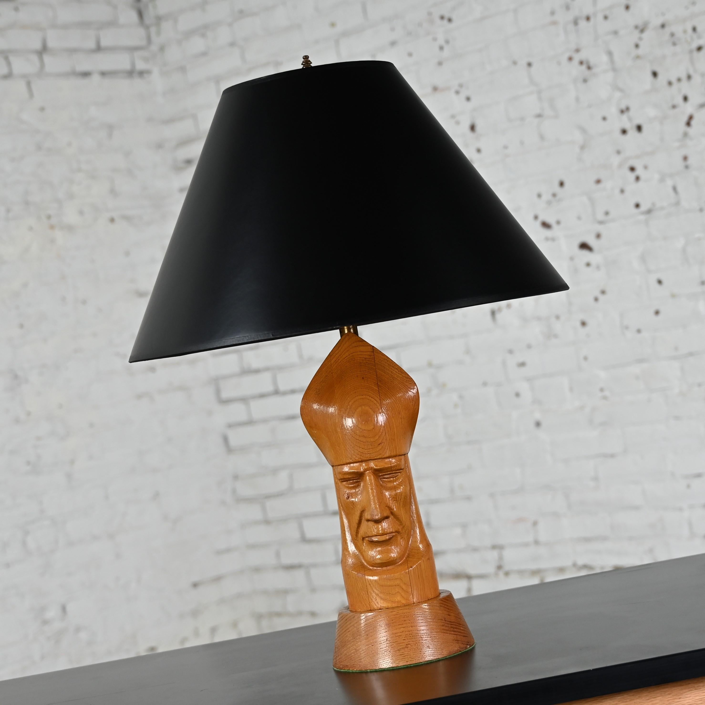 Mid-Century Modern Mid-20th Century MCM Wood Sculved Wood Bishop Chess Pieces Table Lamp Black Paper Shade en vente