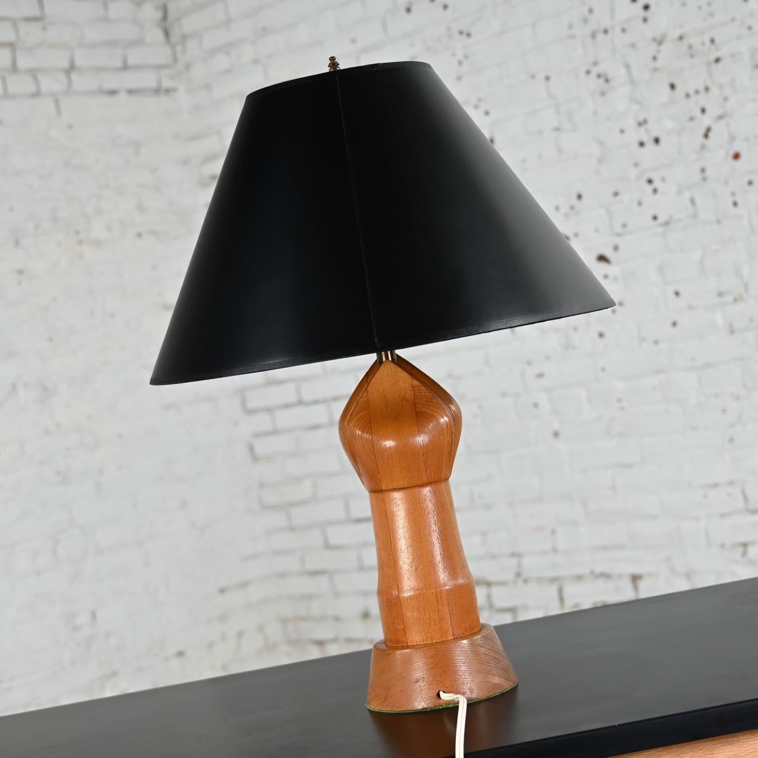 20ième siècle Mid-20th Century MCM Wood Sculved Wood Bishop Chess Pieces Table Lamp Black Paper Shade en vente