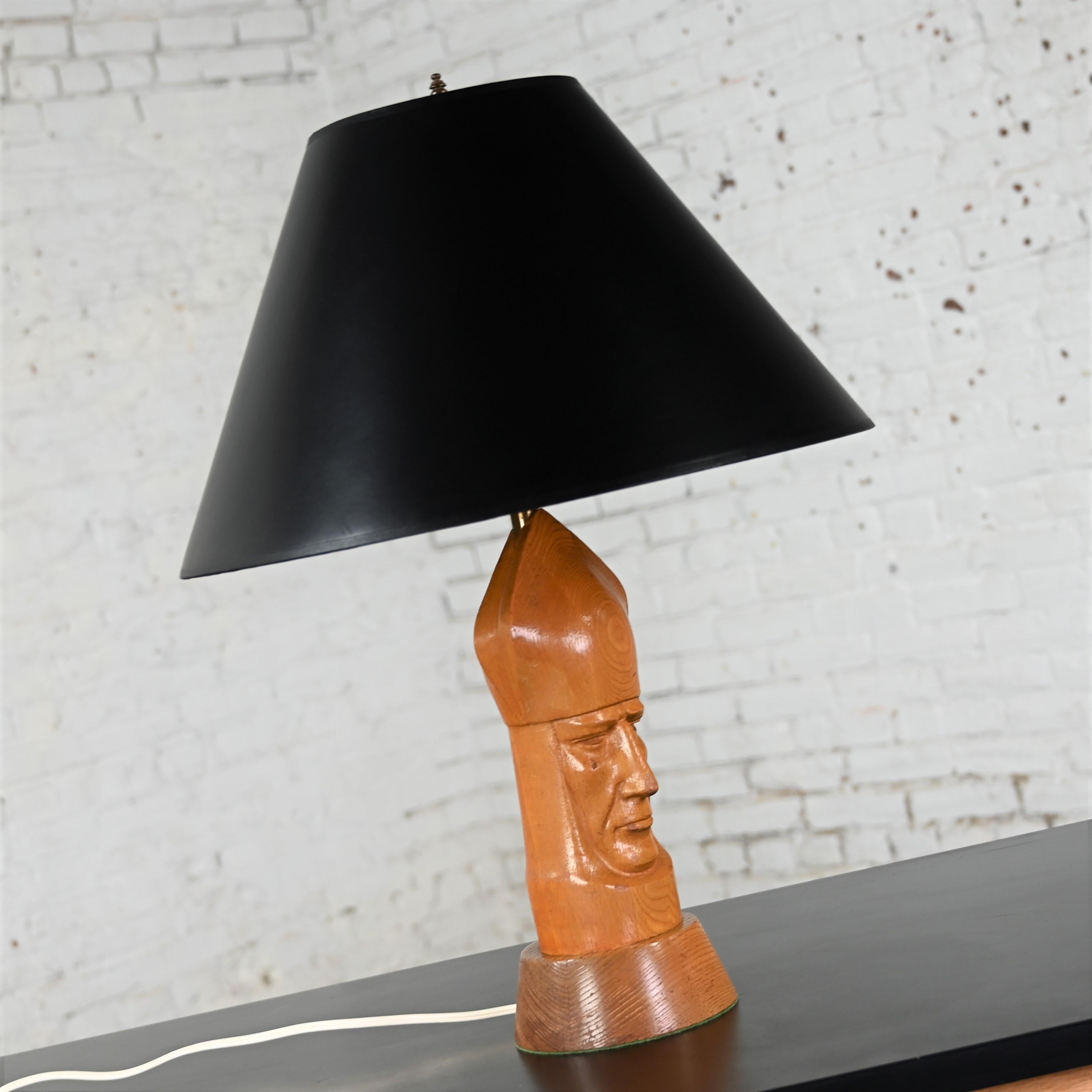 Mid-20th Century MCM Wood Sculved Wood Bishop Chess Pieces Table Lamp Black Paper Shade en vente 1