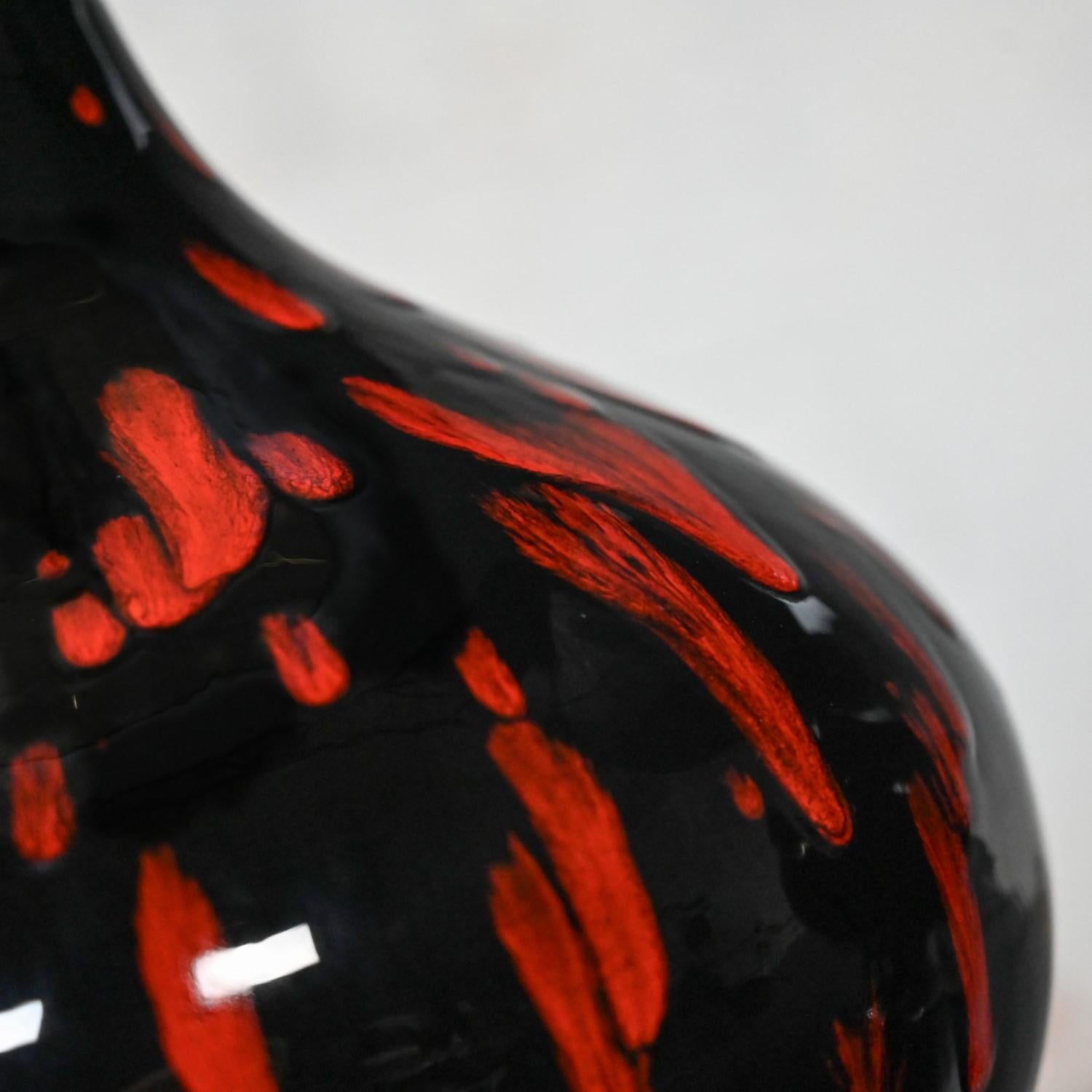 Paire de lampes MCM du milieu du 20e siècle en céramique orange et noire à glaçure brillante en vente 3