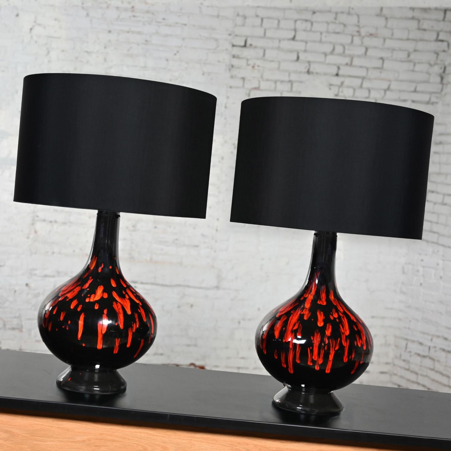 Paire de lampes MCM du milieu du 20e siècle en céramique orange et noire à glaçure brillante en vente 10