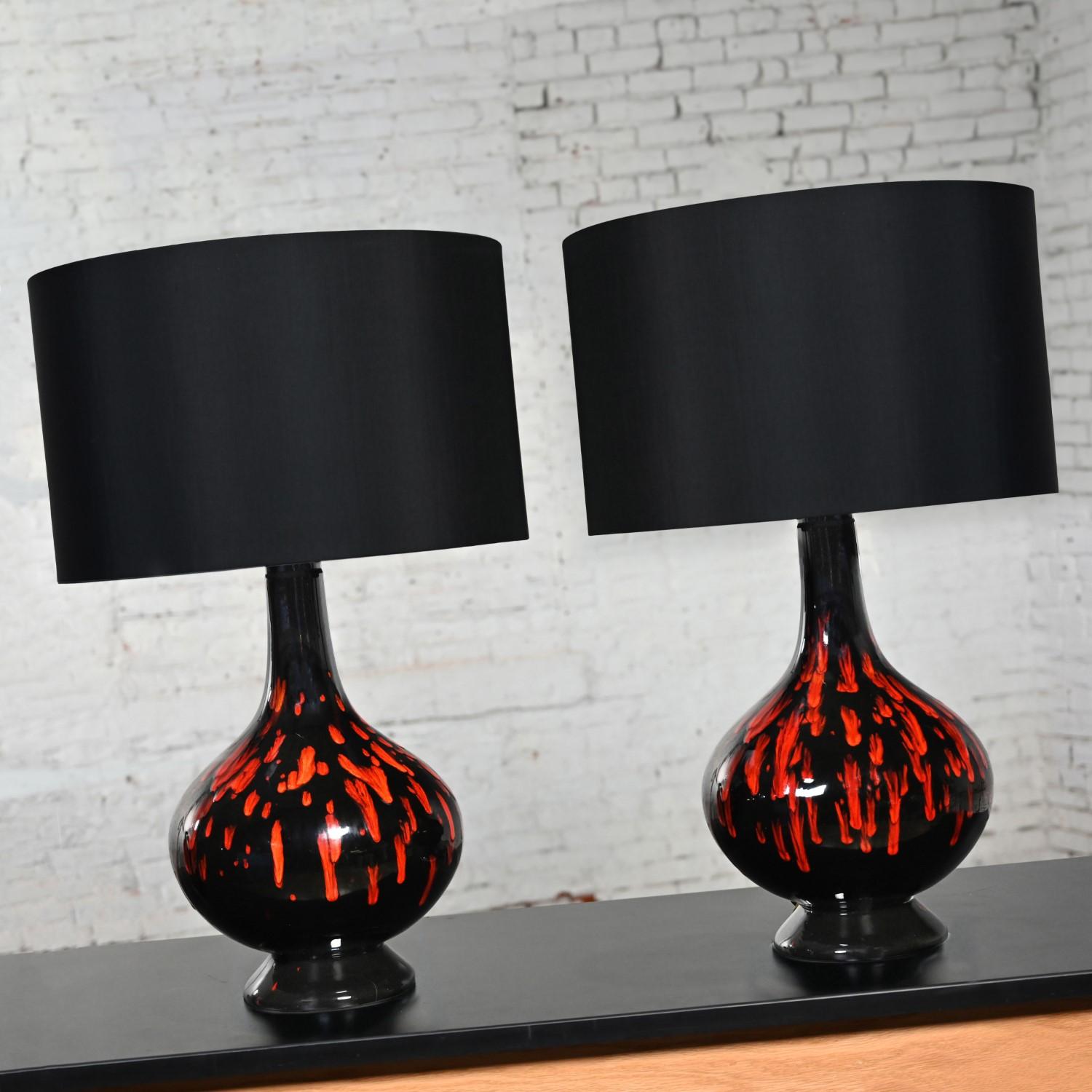 Paire de lampes MCM du milieu du 20e siècle en céramique orange et noire à glaçure brillante en vente 11