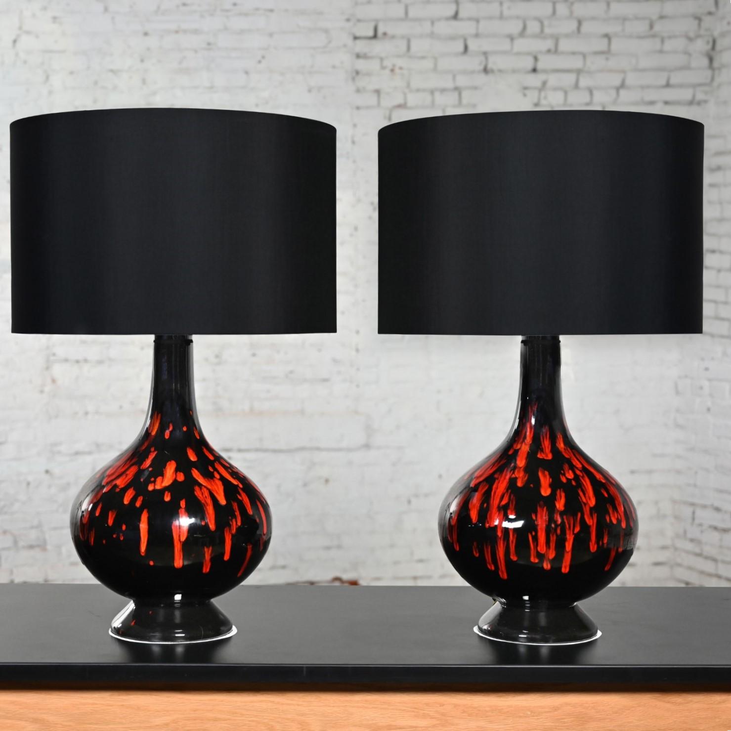 Paire de lampes MCM du milieu du 20e siècle en céramique orange et noire à glaçure brillante en vente 12