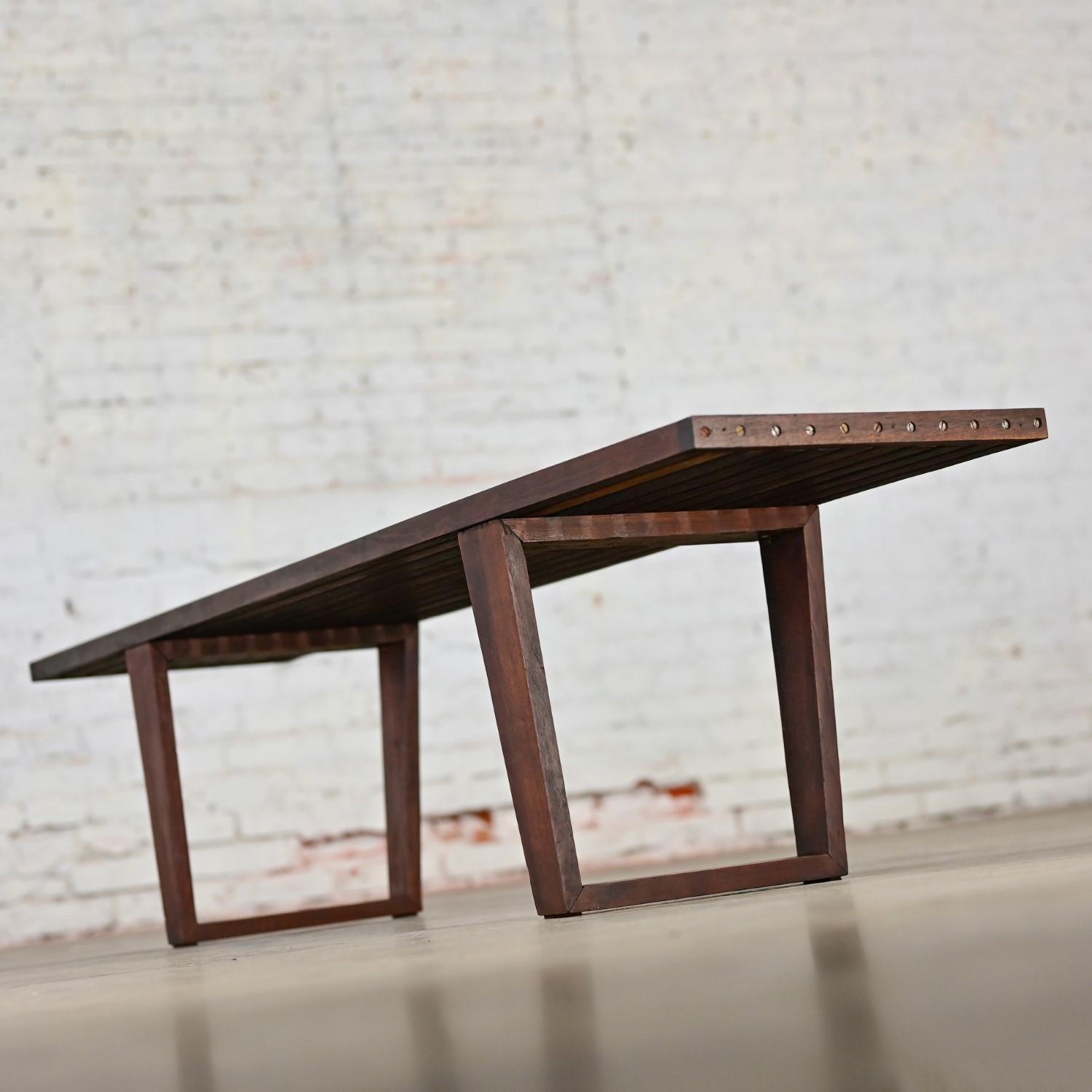 Mid-Century Modern Petit banc MCM du milieu du 20e siècle en teck à lattes dans le style de George Nelson en vente