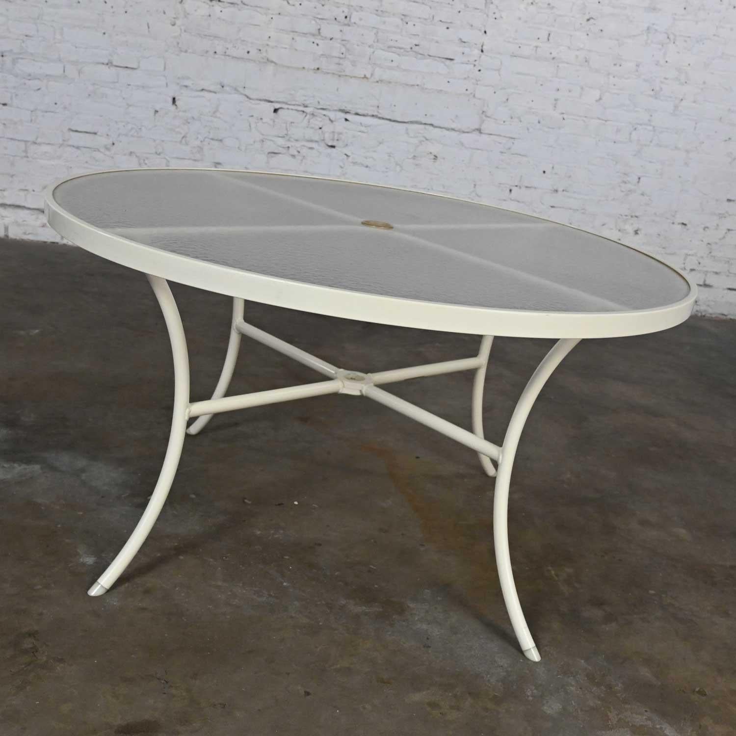 Mid-20th Century MCM Tropitone Outdoor Table w/ Curved Legs & Round Acrylic Top In Good Condition In Topeka, KS