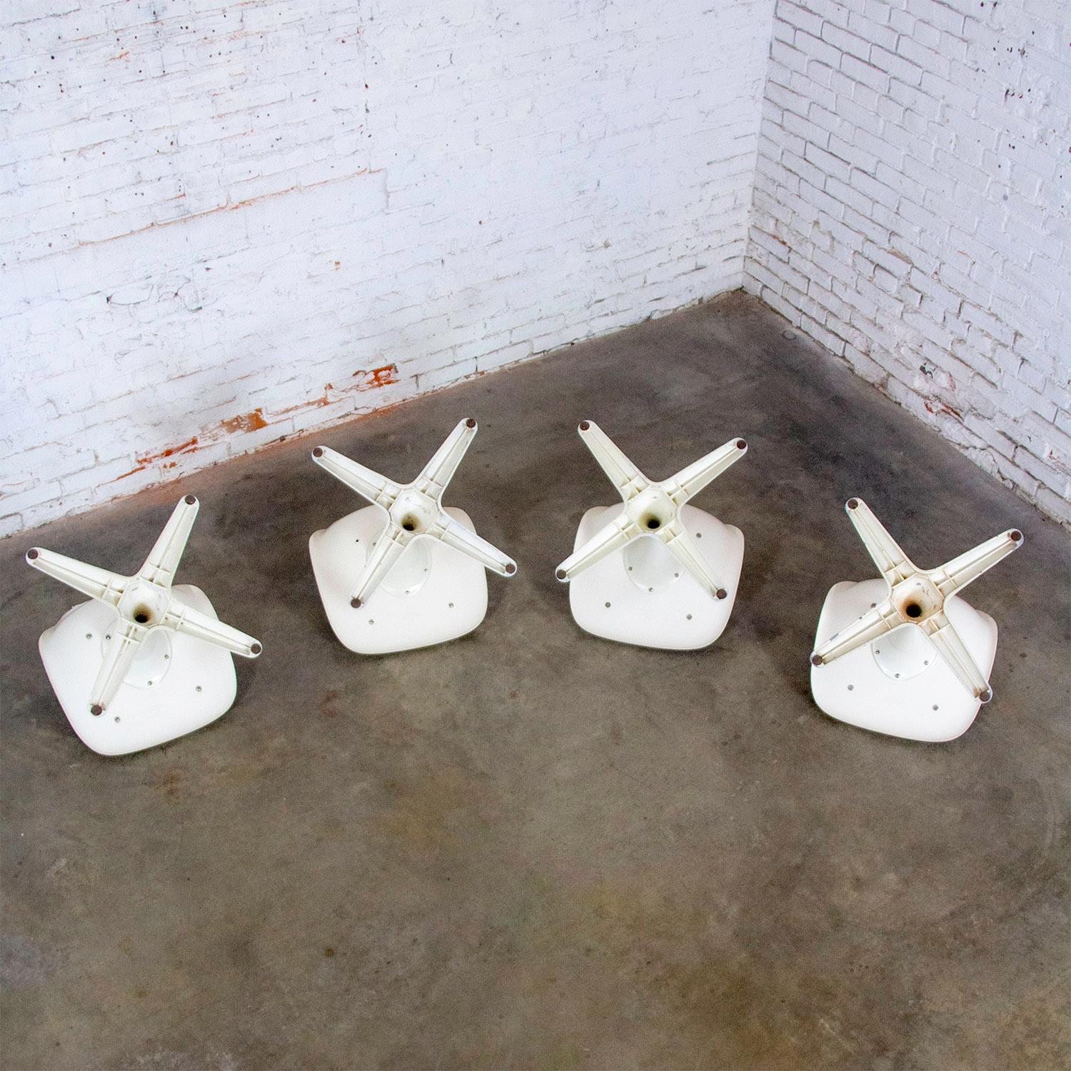 Mid-20th Century MCM Tulip Chairs White Shell & Black Cushions by Burke Set of 4 For Sale 8