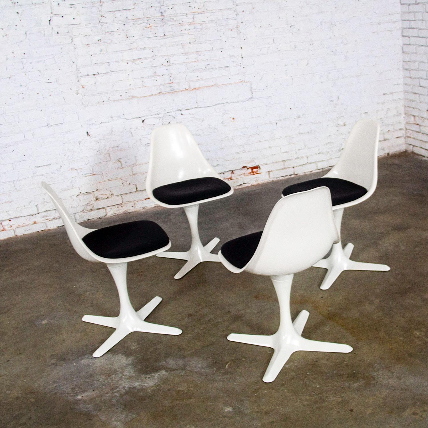 Mid-20th Century MCM Tulip Chairs White Shell & Black Cushions by Burke Set of 4 In Good Condition For Sale In Topeka, KS