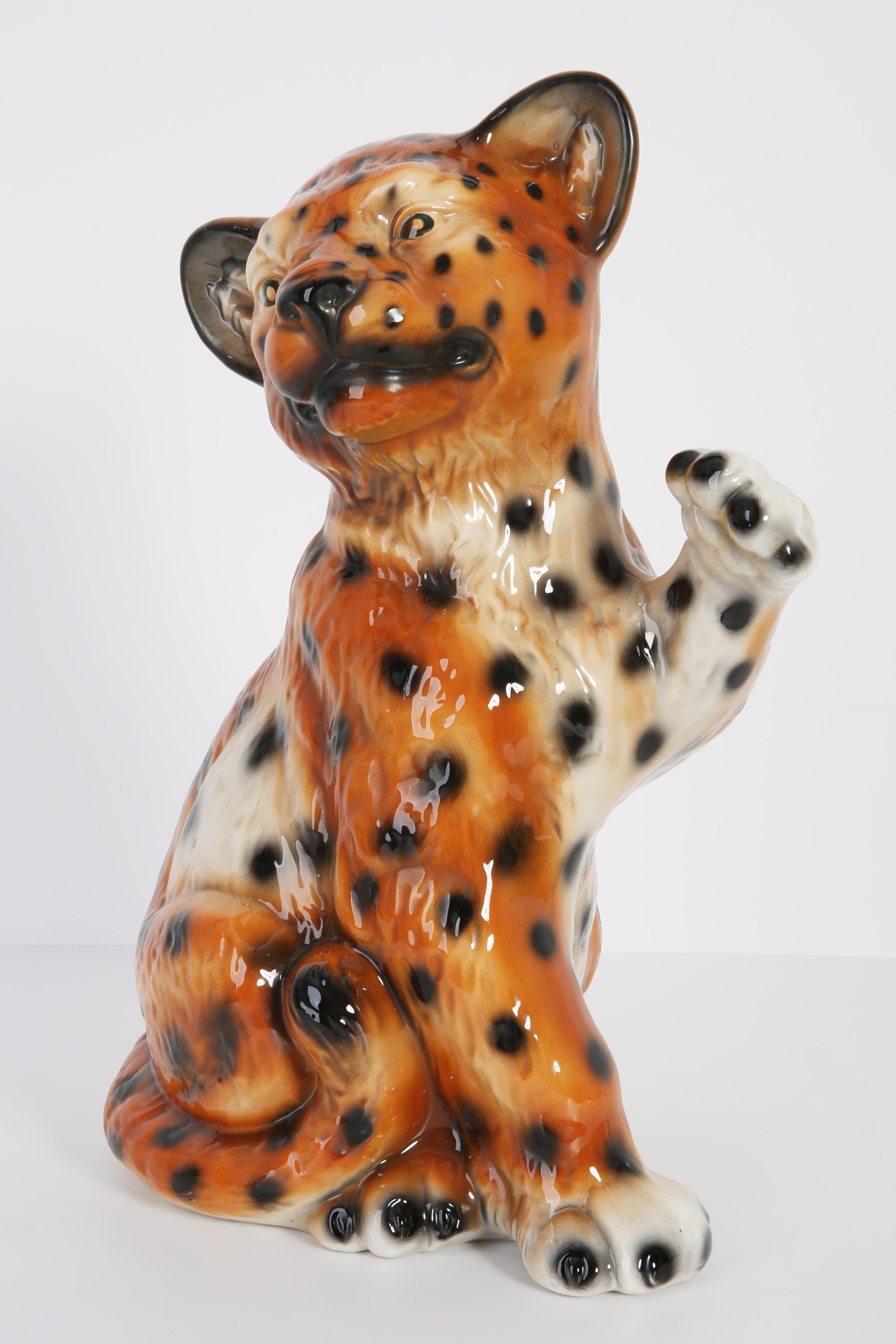 Italienische Keramik, Unterschriften, sehr guter originaler sehr guter Vintage-Zustand. Keine Schäden. Leopard wurde in den 1960er Jahren in Italien hergestellt.