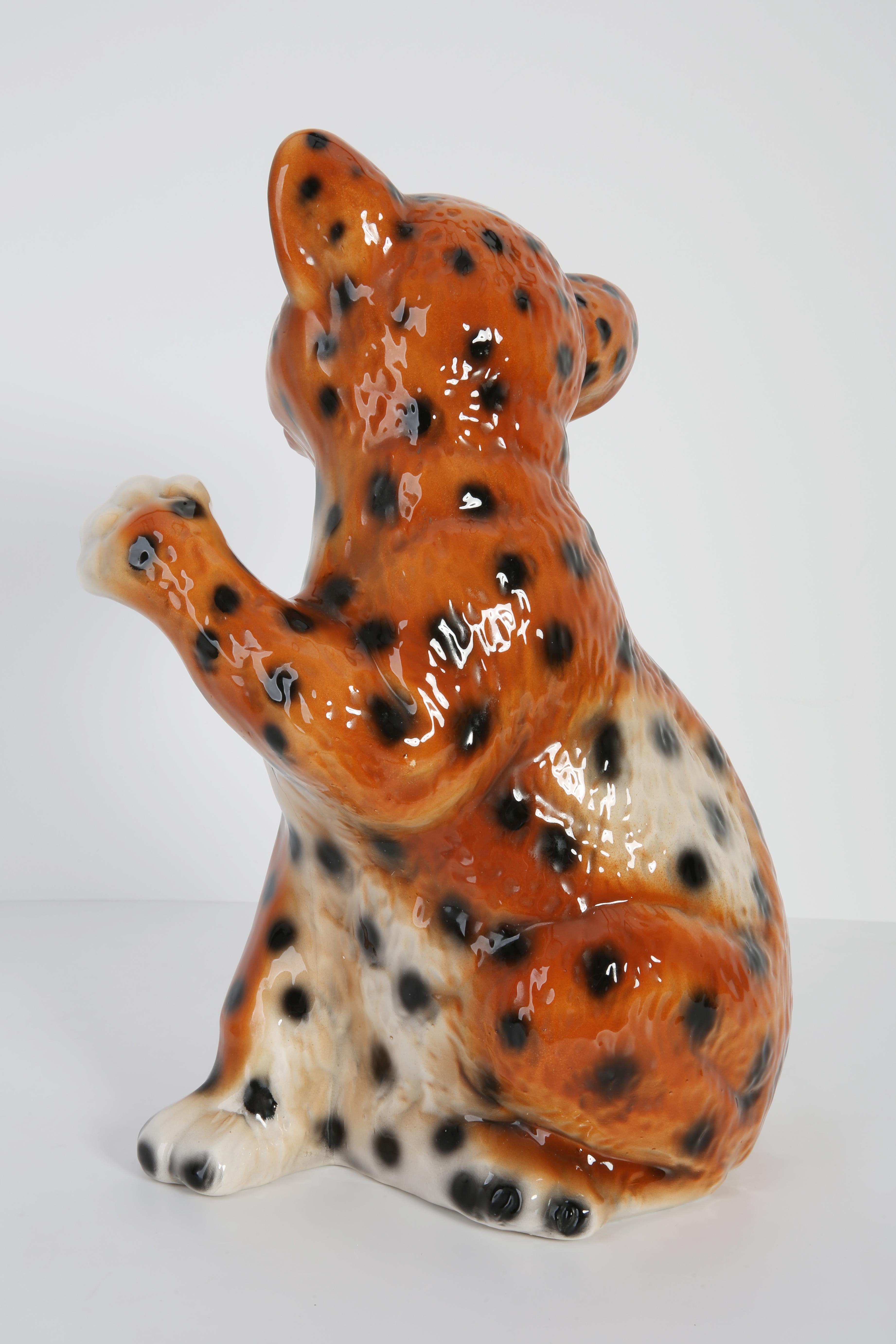Mid 20th Century Medium Ceramic Leopard Decorative Sculpture, Italy, 1960s In Excellent Condition For Sale In 05-080 Hornowek, PL