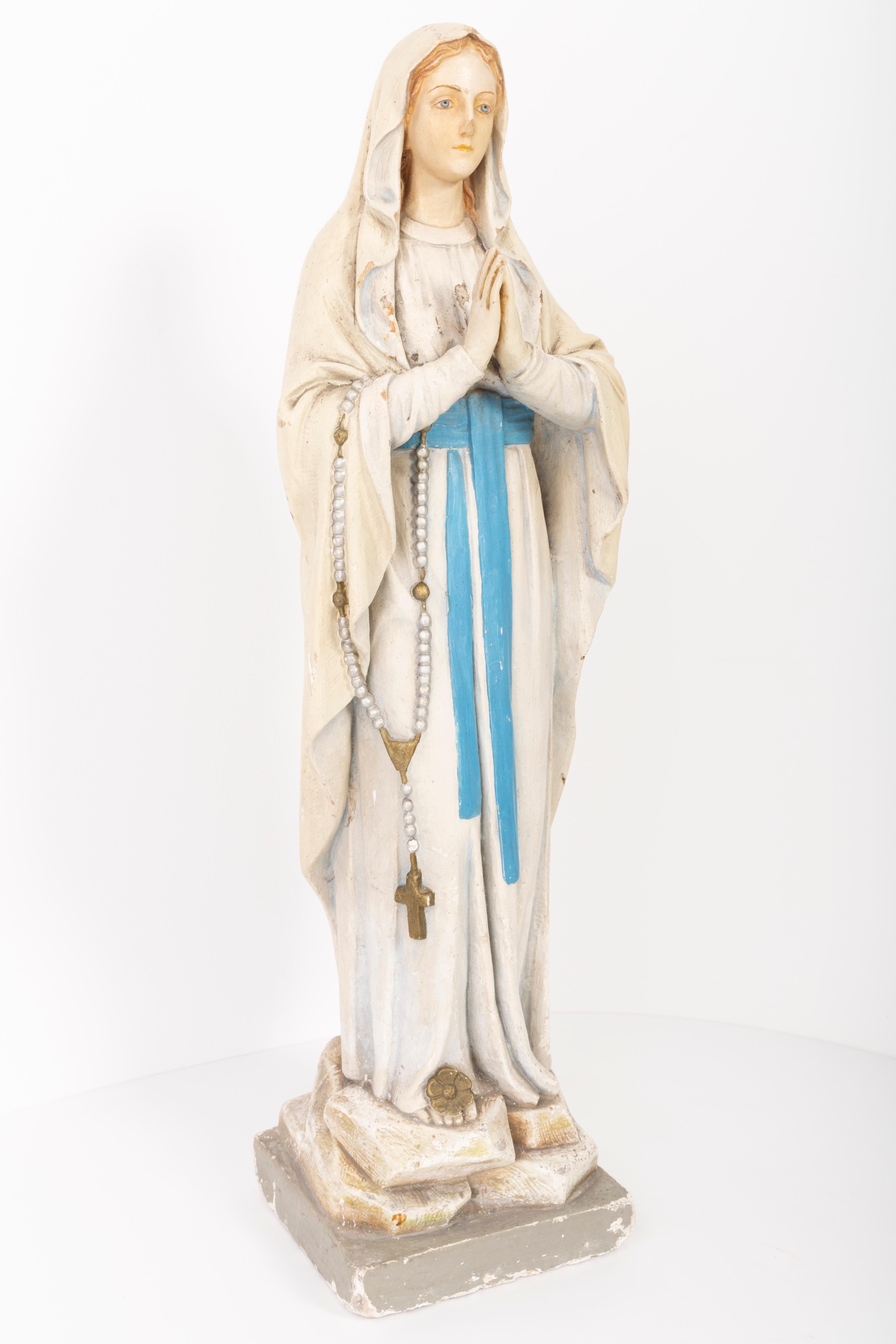 Medium Santa Maria Gypsum-Skulptur aus der Mitte des 20. Jahrhunderts, Italien, 1952 (Moderne der Mitte des Jahrhunderts) im Angebot