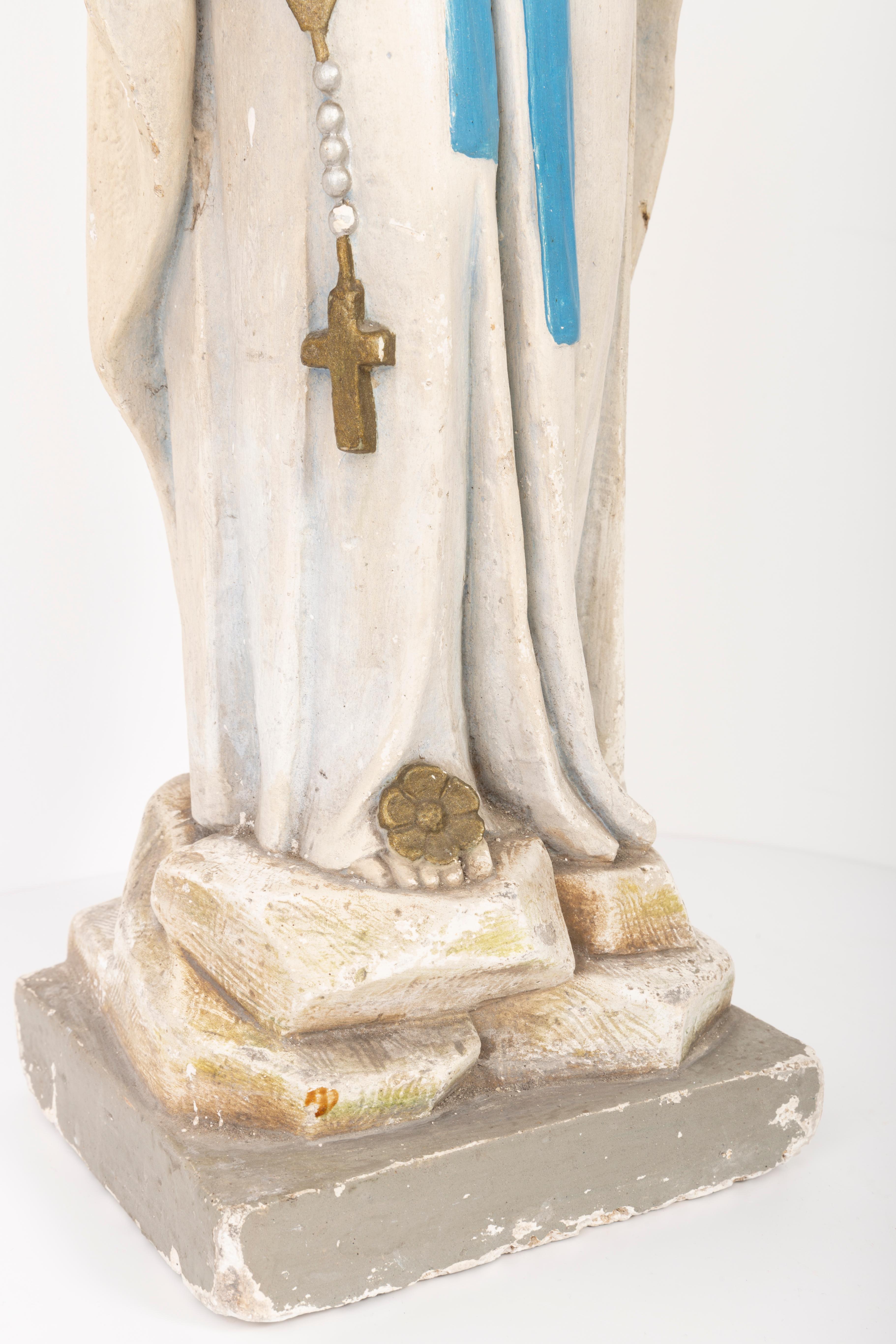 Medium Santa Maria Gypsum-Skulptur aus der Mitte des 20. Jahrhunderts, Italien, 1952 (Keramik) im Angebot