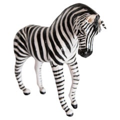 Mittlere Zebra-Gipsskulptur aus der Mitte des 20. Jahrhunderts, Frankreich, 1960er Jahre